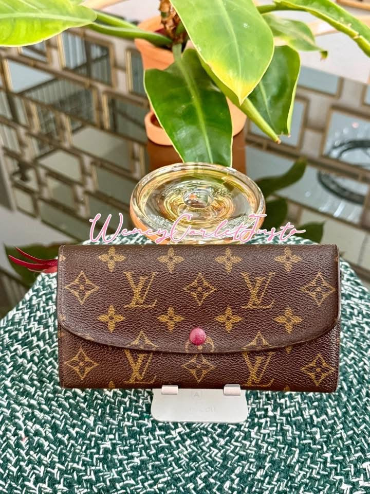 Emilie Peony Wallet in Monogram 🗓️ Year: 2017