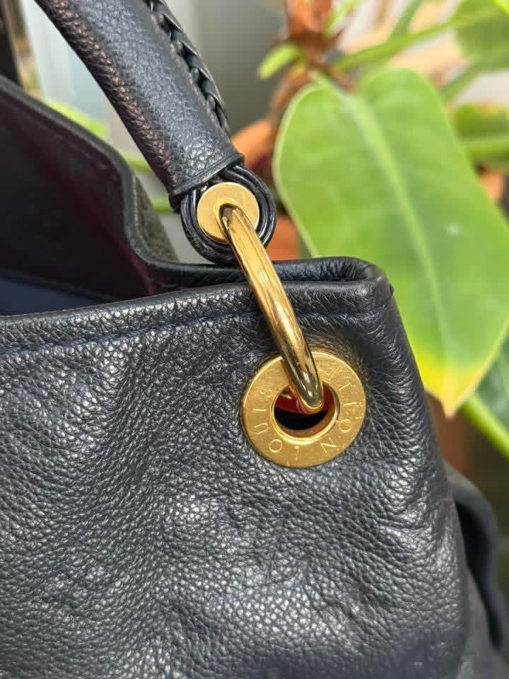 Artsy MM Empriente in Black/ Navy Blue with Dustbag and Insert Organizer 📅 Year: 2010