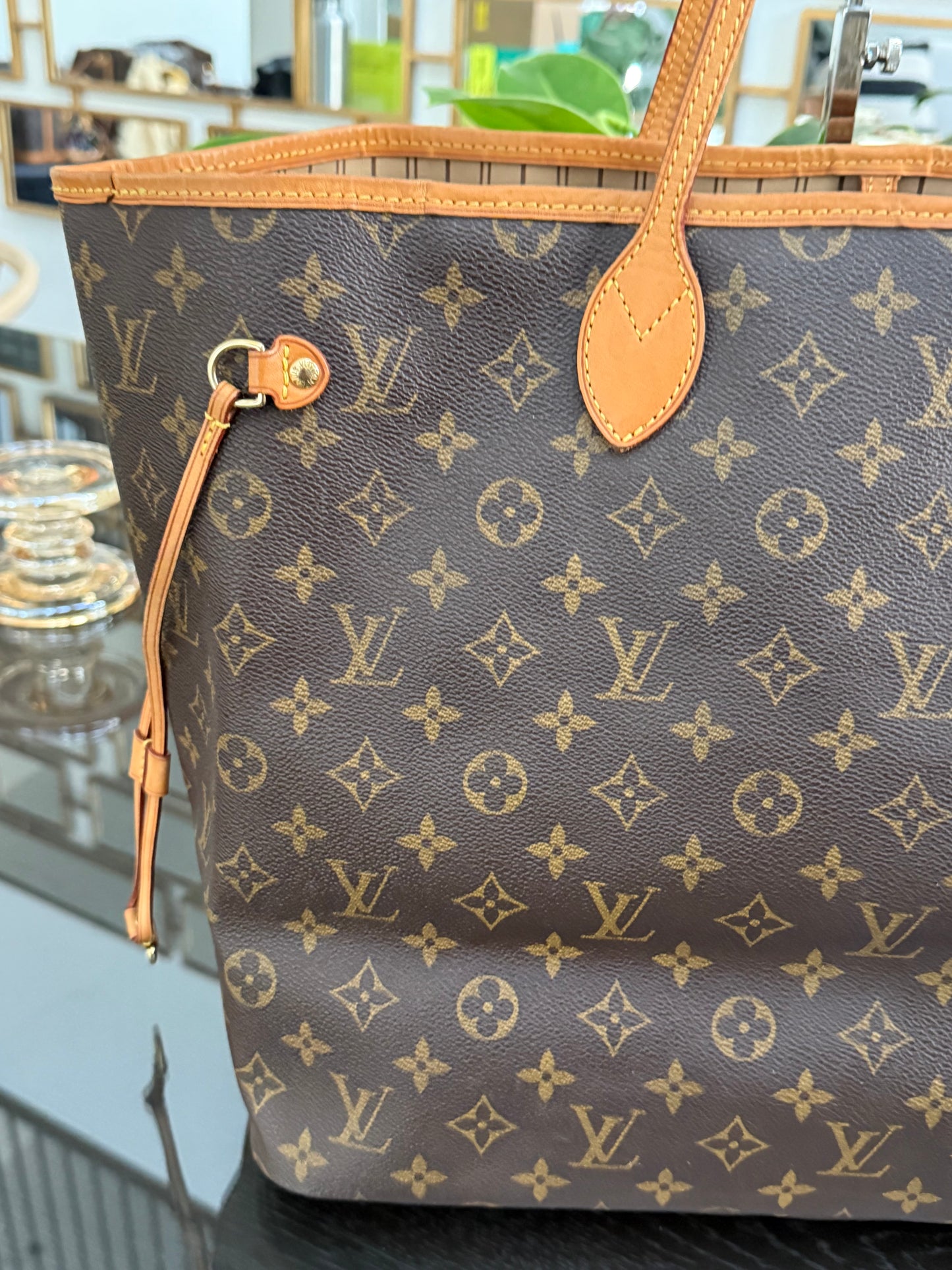 Neverfull GM with Dustbag and twilly -📅 Year: 2009