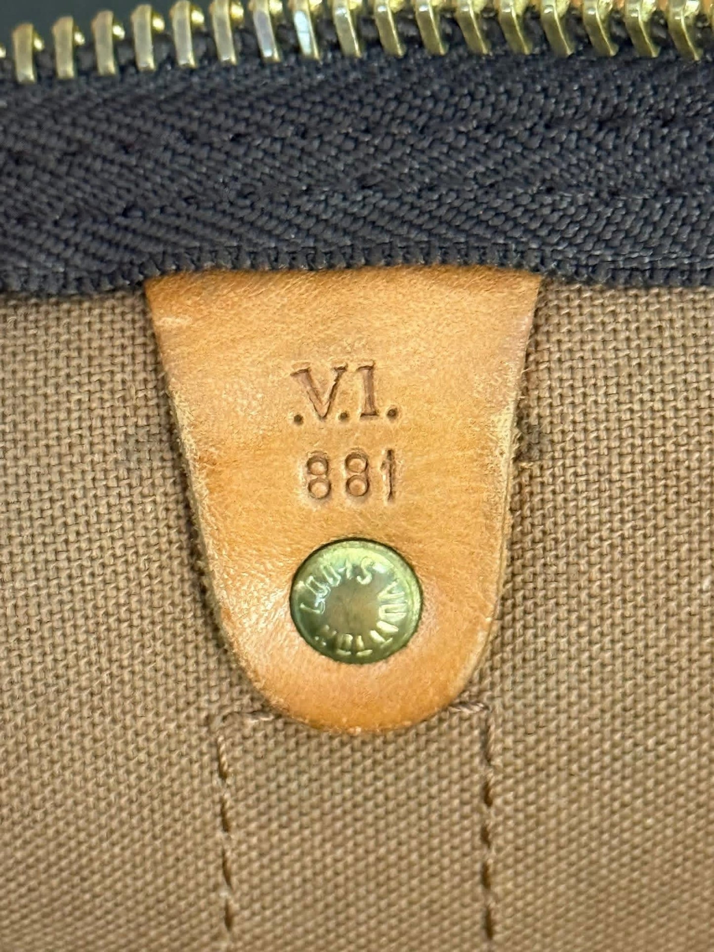 Keepall 55 Bandoulier with Original Strap, Luggage tag and Poignet 🗓️ Year: 1988