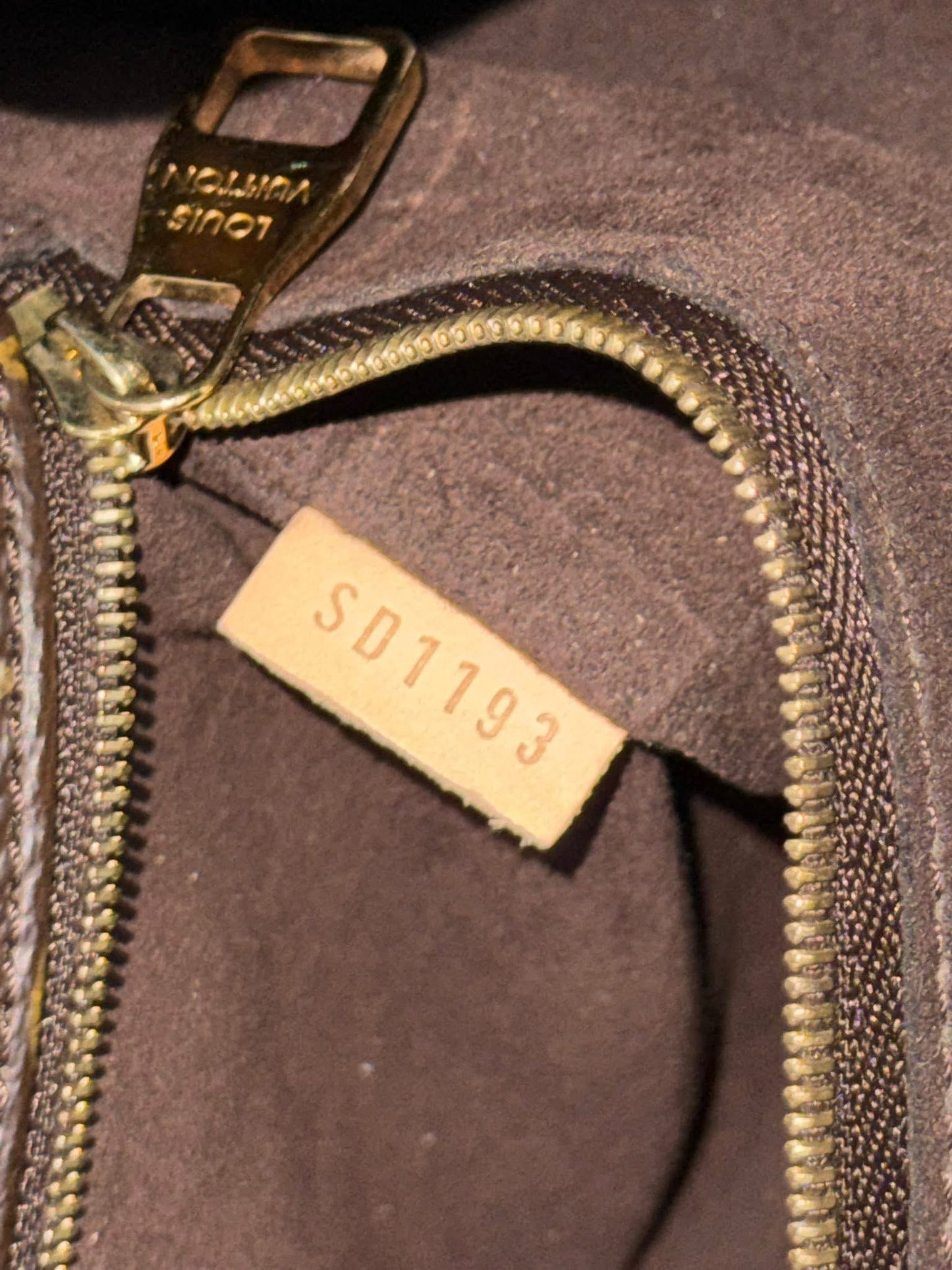 Hobo Metis in Monogram with Original Strap and Dustbag 📅 Year: 2013