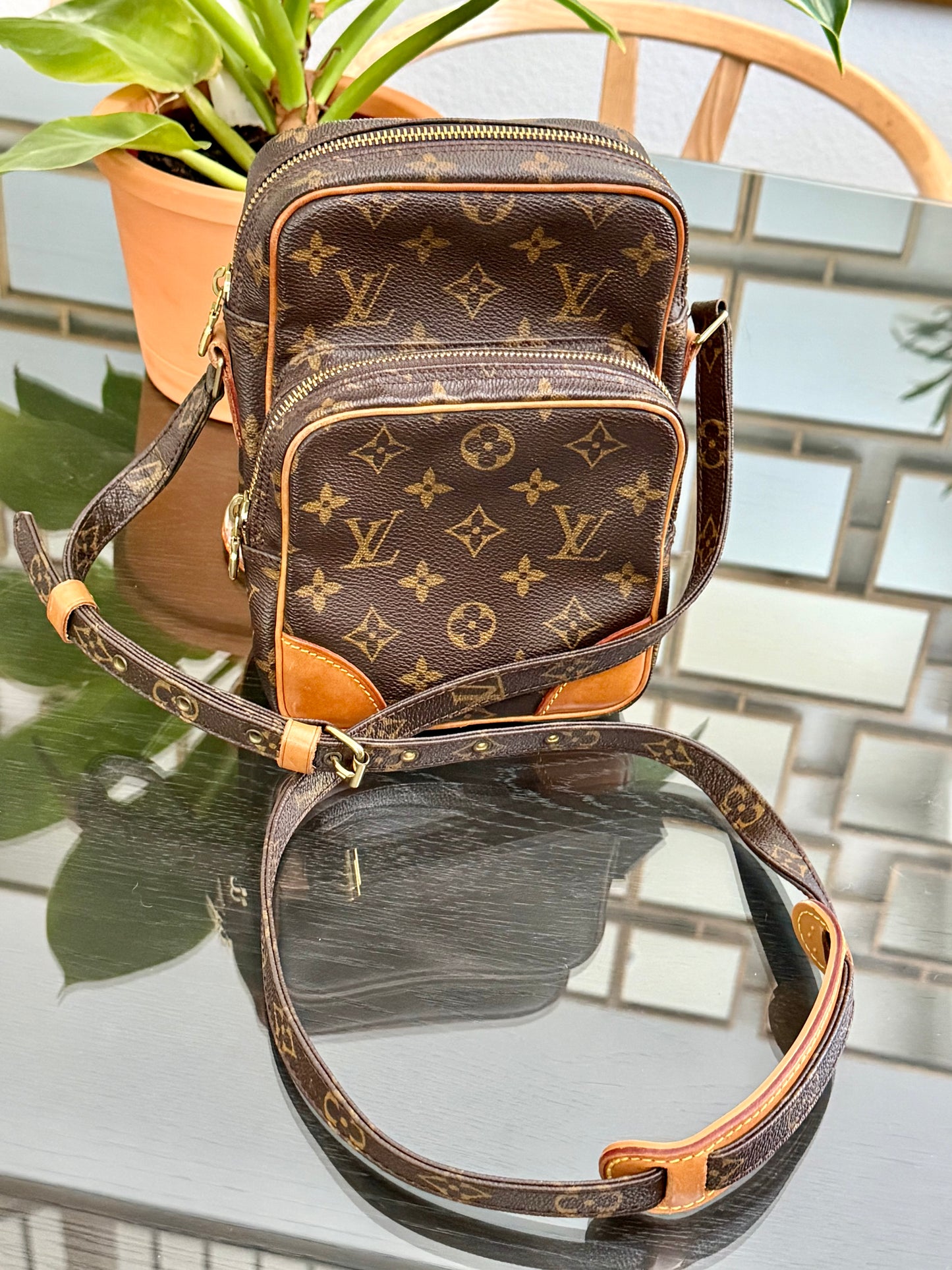 Amazon Crossbody Bag -Year: 1999
