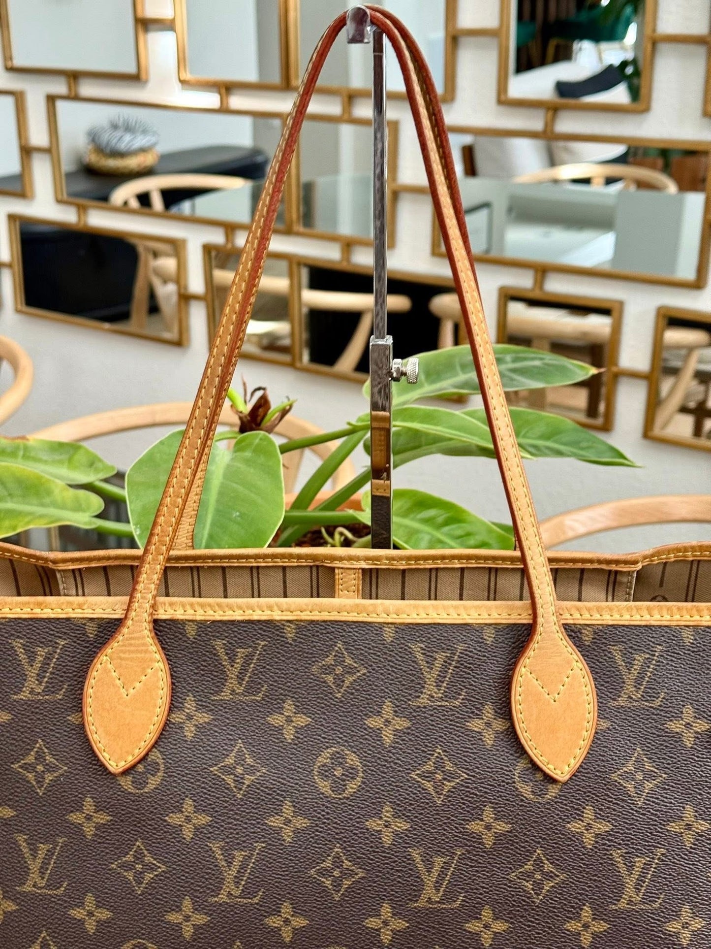 Neverfull MM in Monogram with Dustbag 📅 Year: 2007