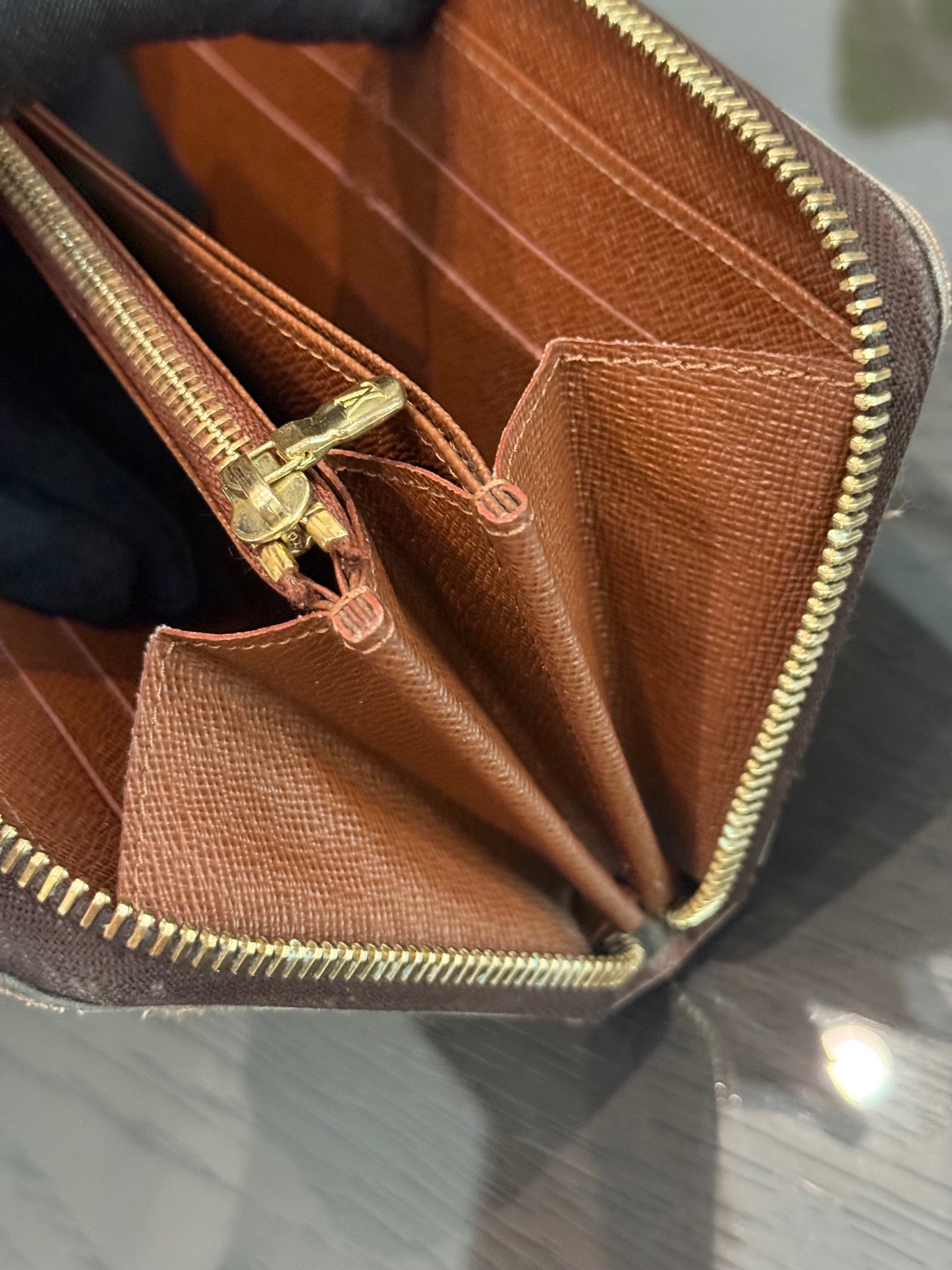 Zippy Long Wallet in Monogram with Dustbag 🗓️ Year: 2014