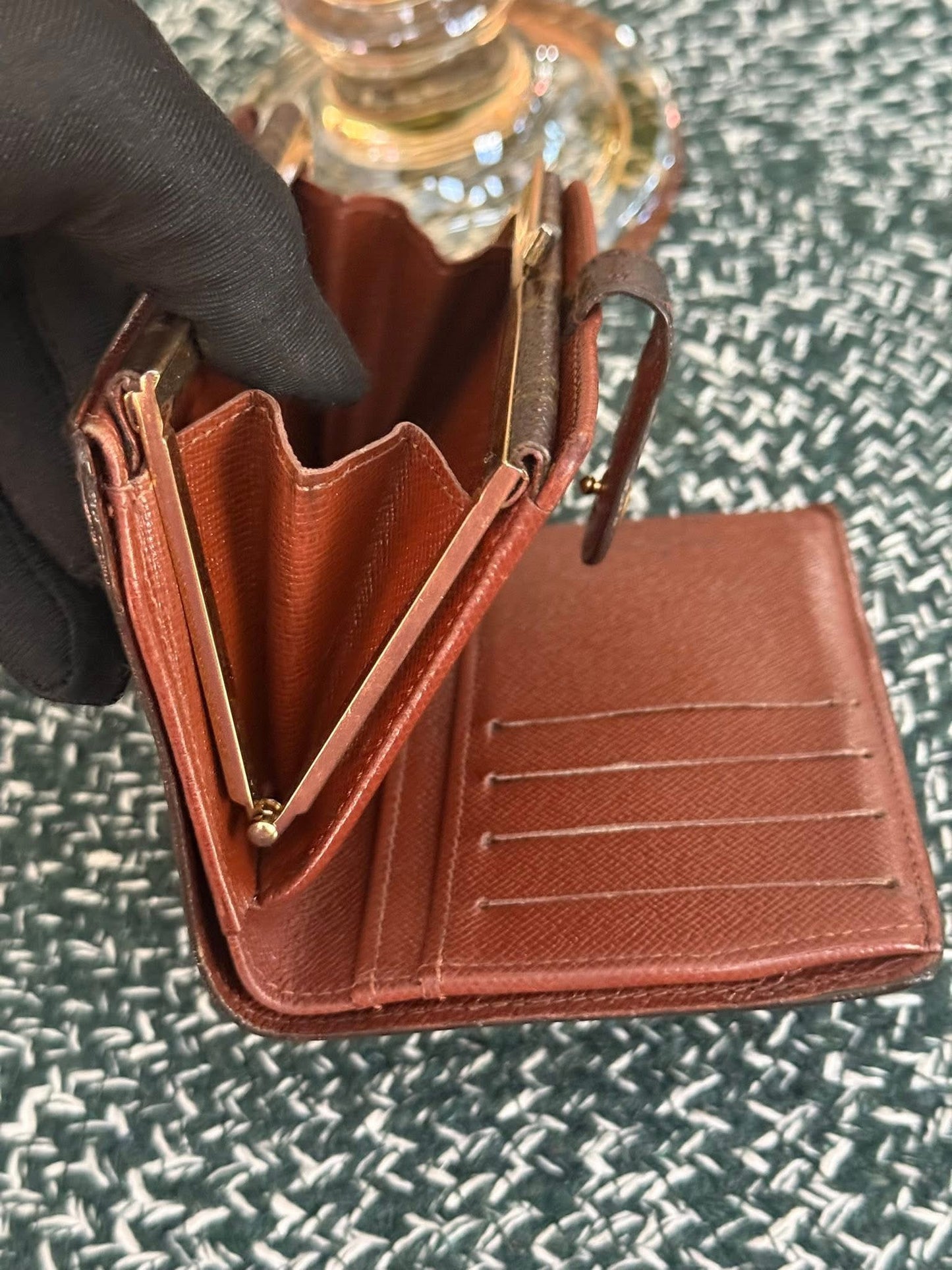 Kisslock Wallet in Monogram 🗓️ Year: 2000