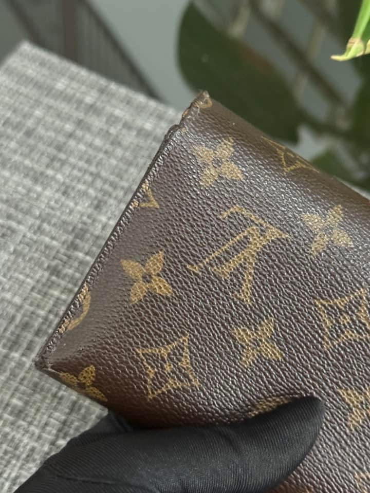 Alexandra Wallet with 14 Cardholders 🗓️ Year: 2007