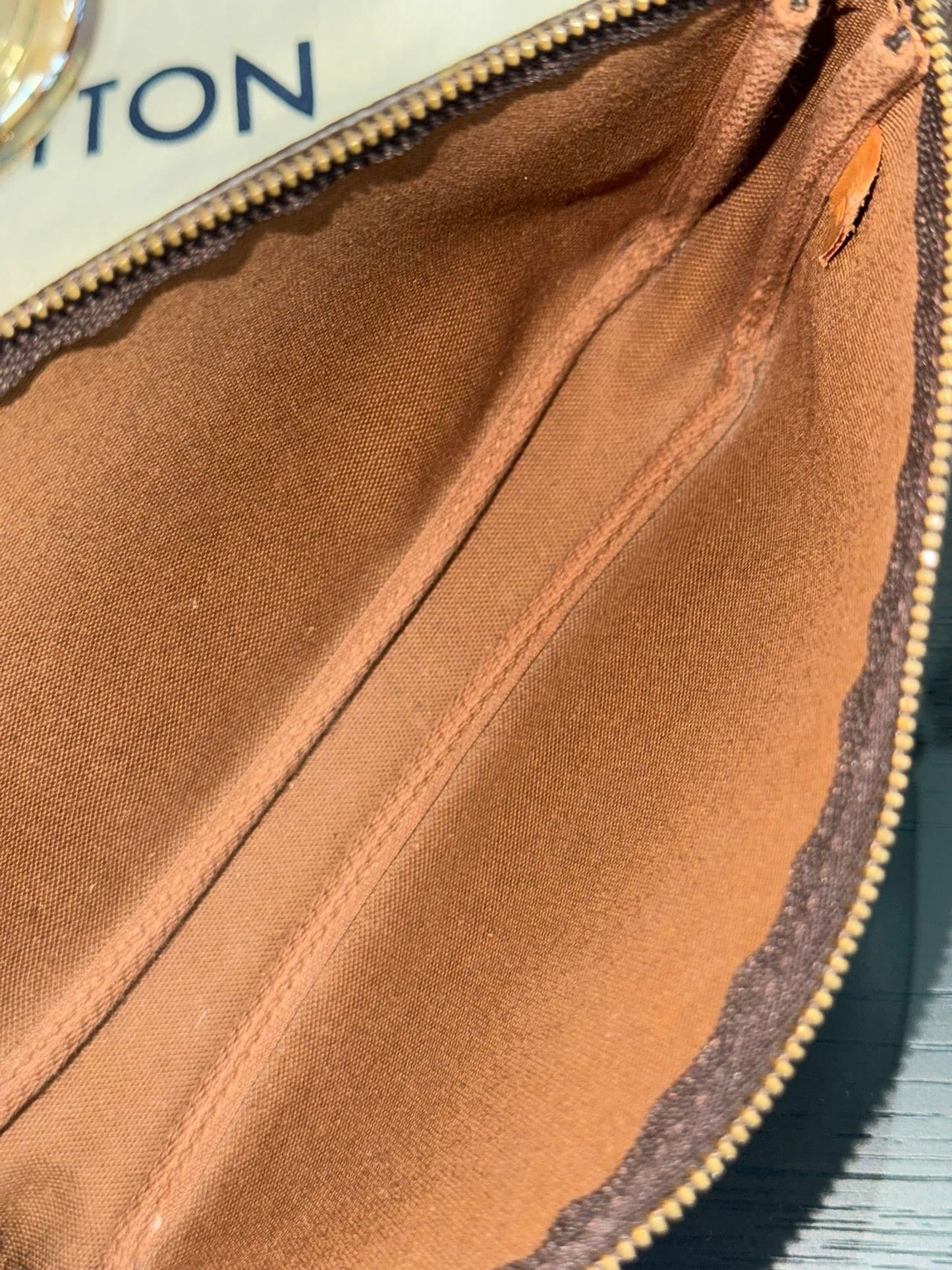 Pochette Accessories with Dustbag 📅 Year: 1999