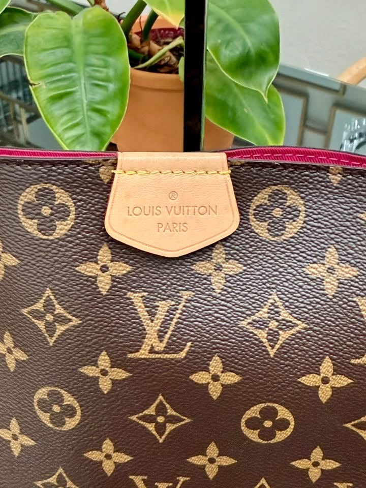 Graceful PM in Peony with Dustbag 📅 Microchipped