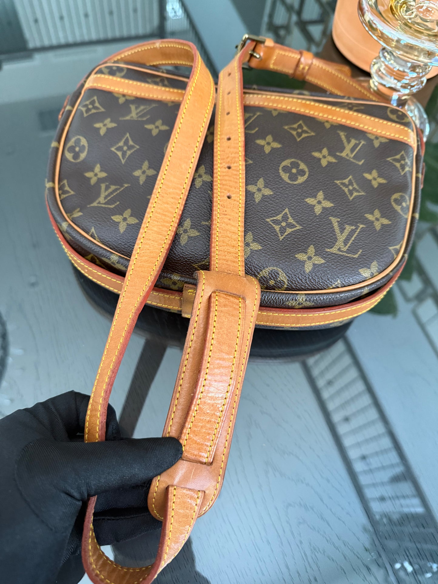 Jeaunefille GM Crossbody - 📅 Year: 1988