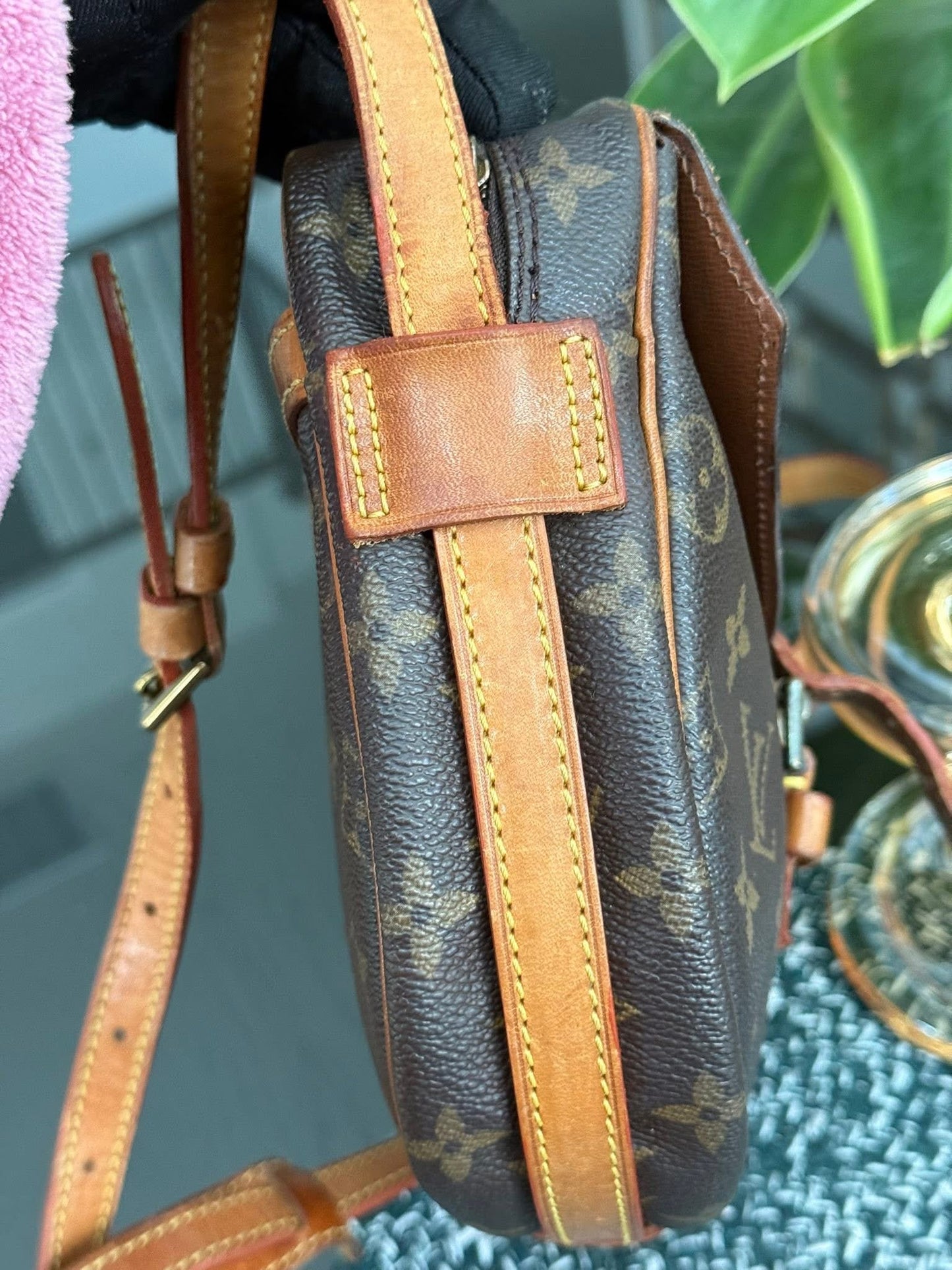Jeaunefille MM Crossbody 📅 Year: 1989