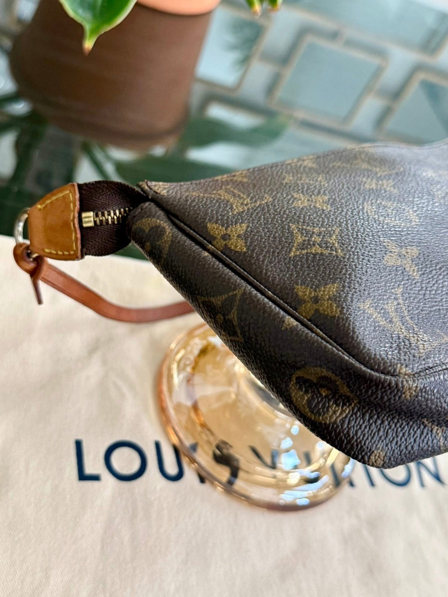 Pochette Accessories with Dustbag 📅 Year: 1999