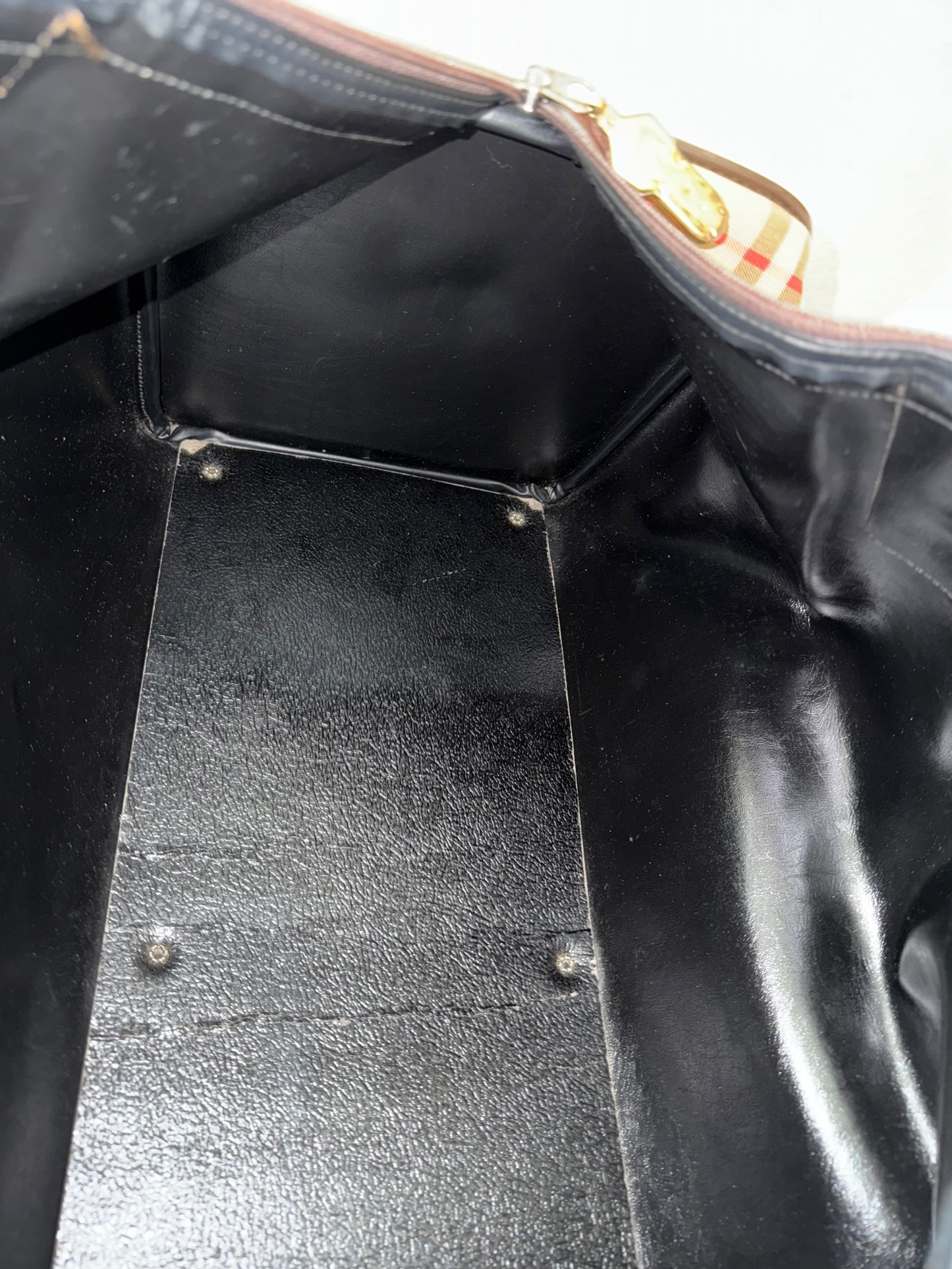 Burberry Duffle/ Travel Bag 📅