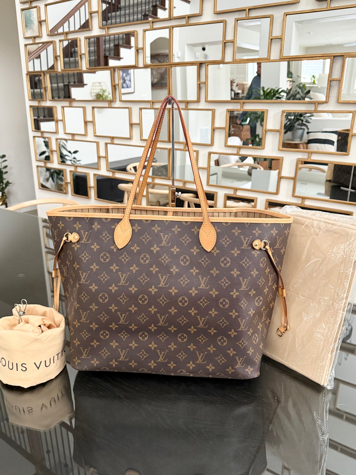 Neverfull GM in Monogram with Dustbag and Insert Organizer 📅 Year: 2007