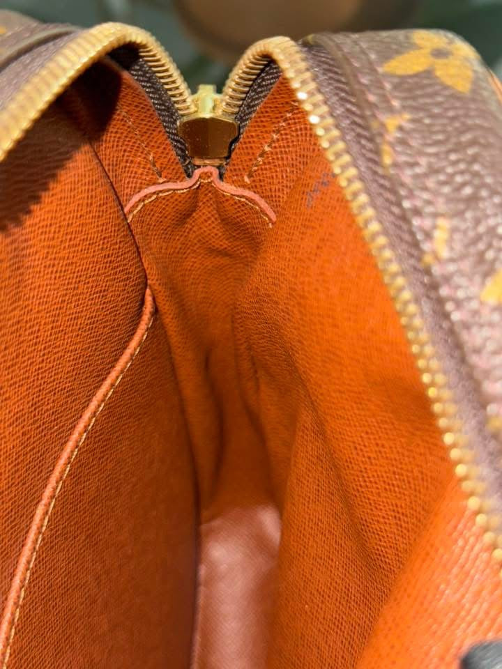 Amazon Crossbody Bag 🗓️ Year: 2000