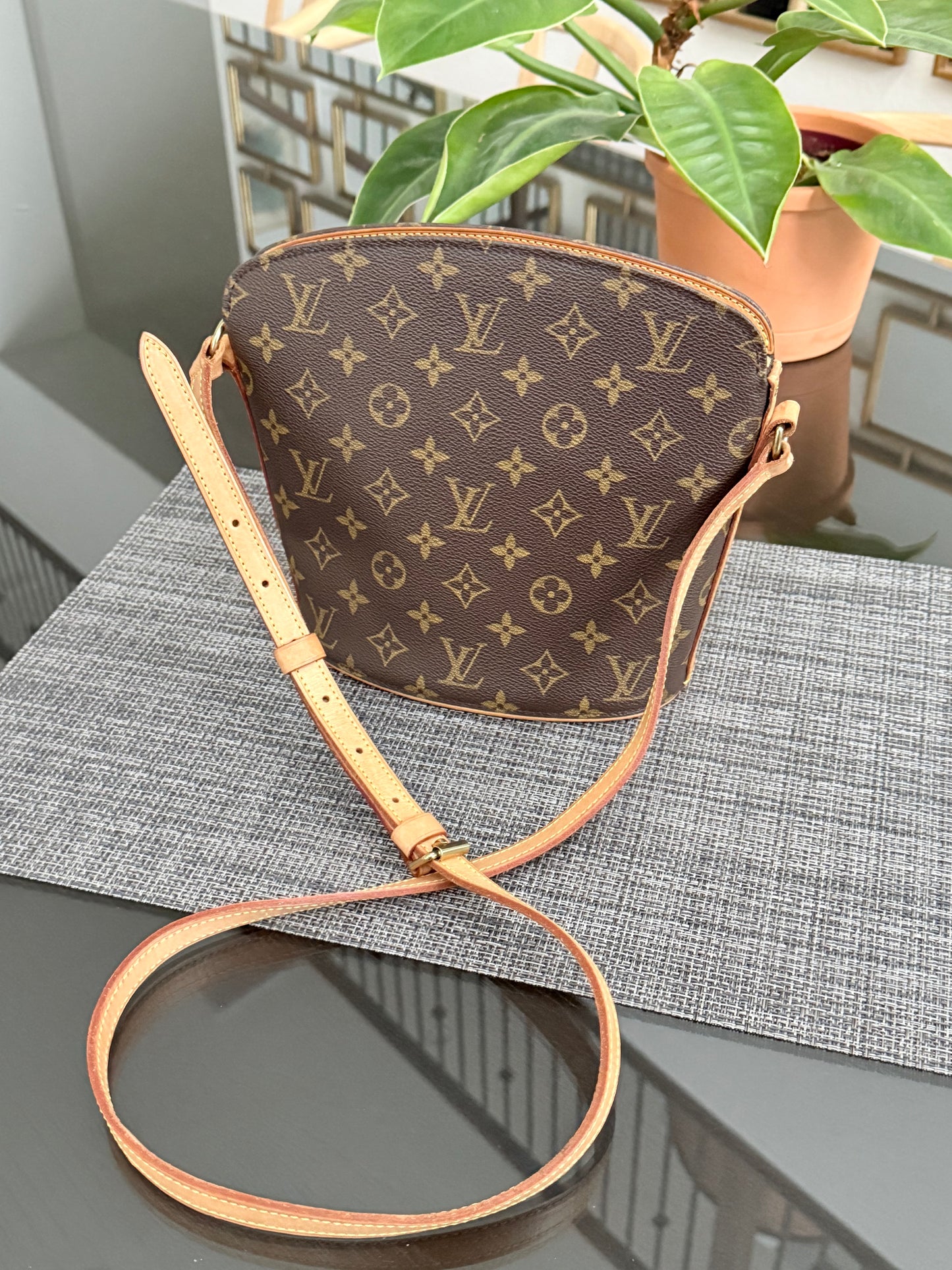 Drouot Crossbody-🗓️ Year 1999