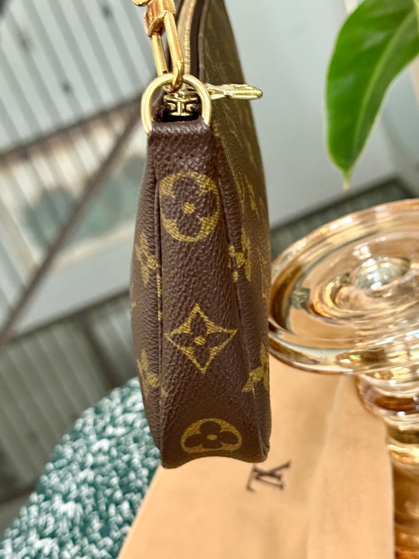 Pochette Accessories with Dustbag -🗓️ Year: 2001