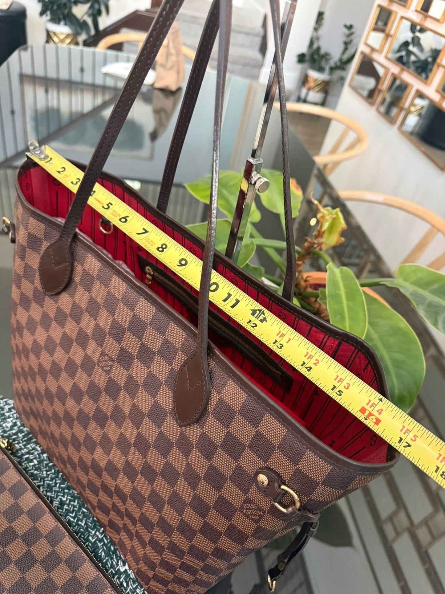 Neverfull MM in DE with Pouch comes with Dustbag and Non branded Twilly 🌺 📅 Year: 2015