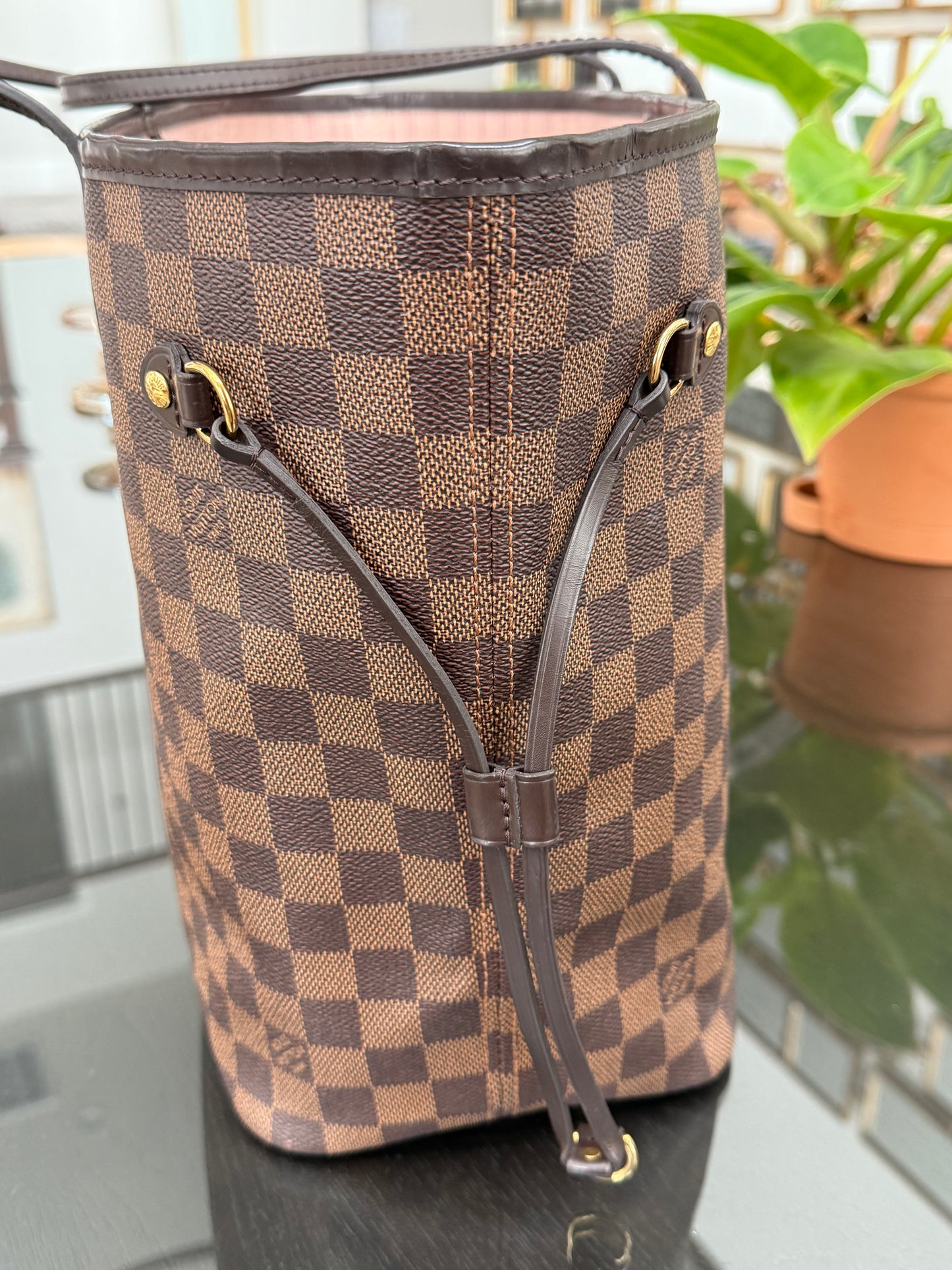 Neverfull MM in Rose Ballerine interior with Dustbag - Microchip