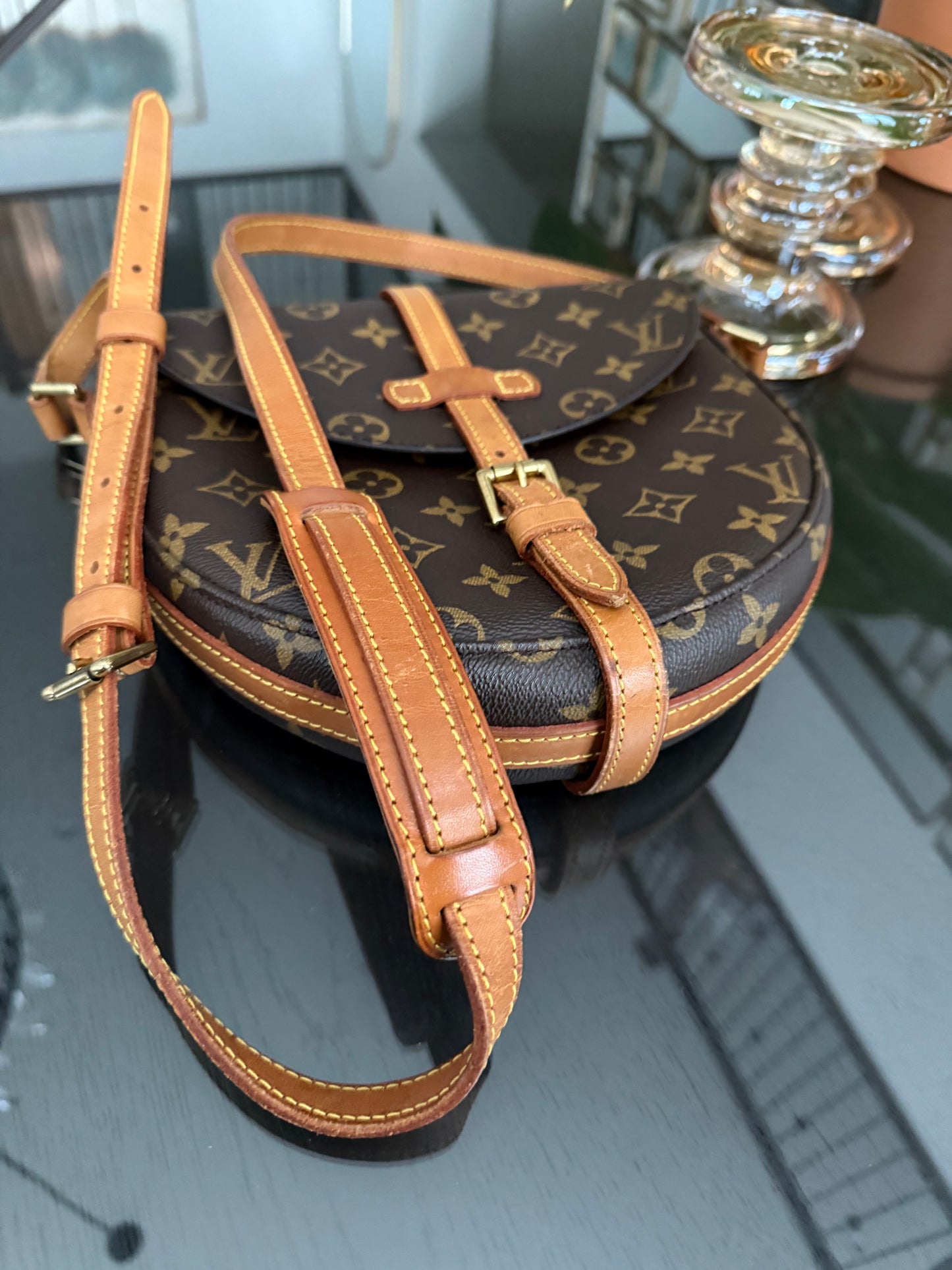 Chantilly MM Crossbody Bag 🌺Year: 1995