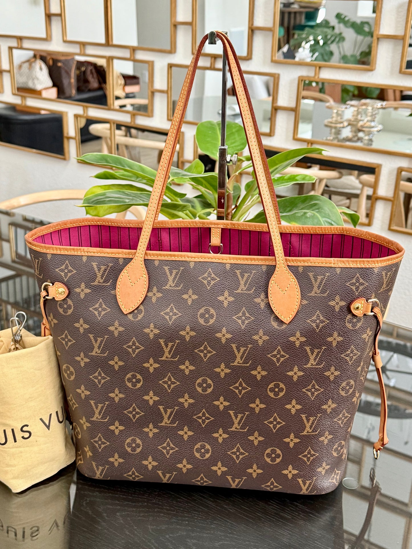 Neverfull MM in Peony interior with Dustbag 📅 Year: 2019