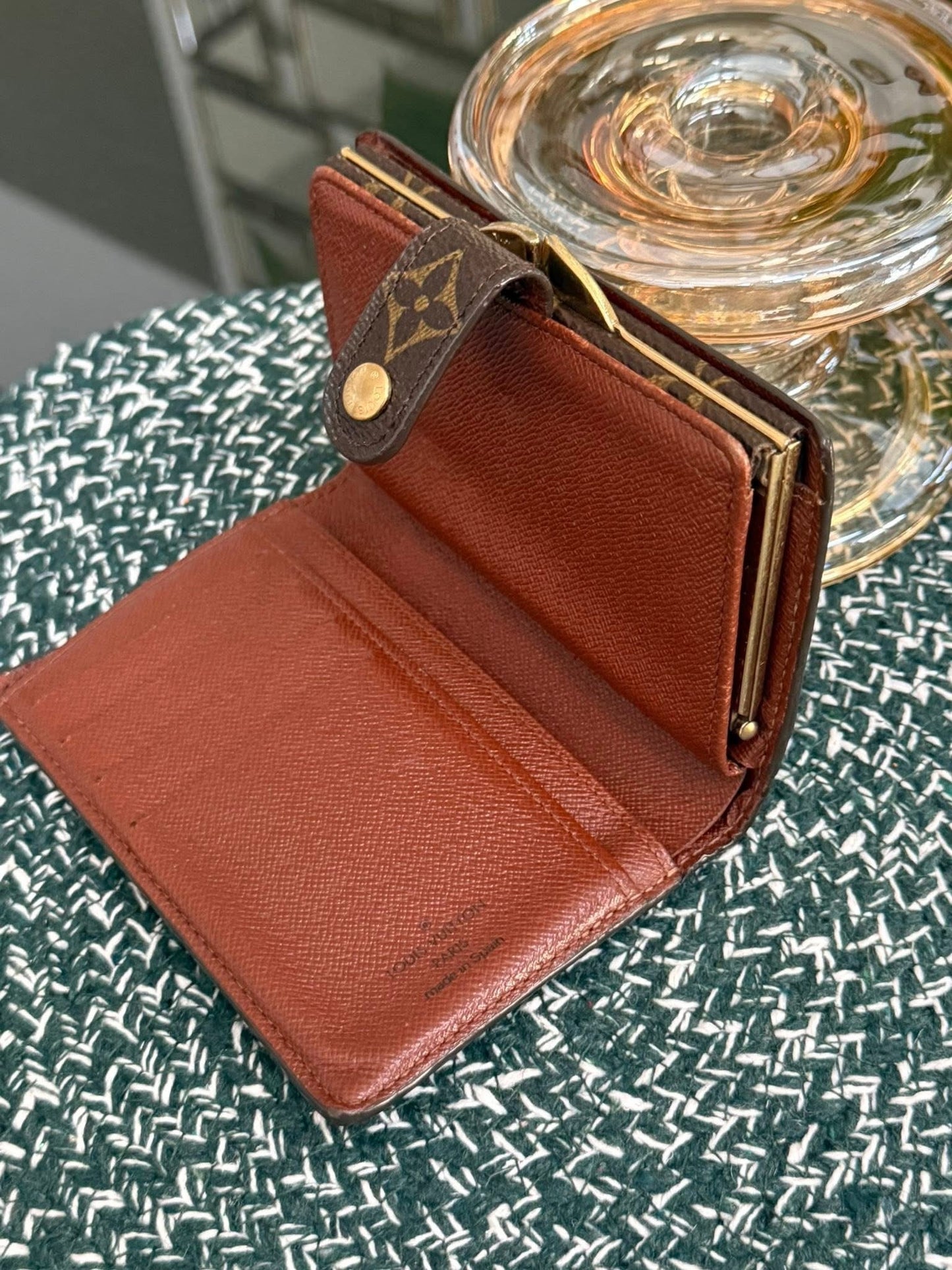 Kisslock Wallet in Monogram 🗓️ Year: 2001