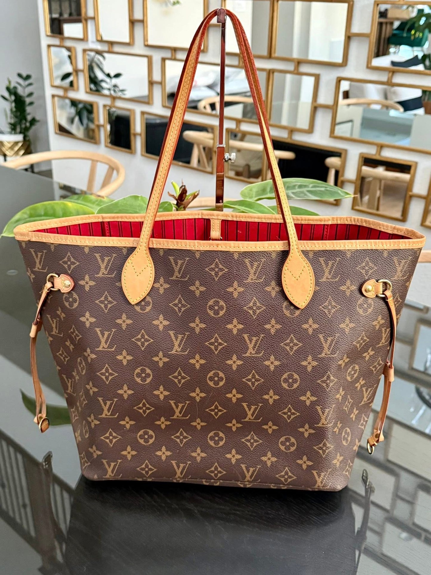 Neverfull MM Monogram in Cerise interior with Dustbag and Insert Organizer 🌺 📅 Year: 2018