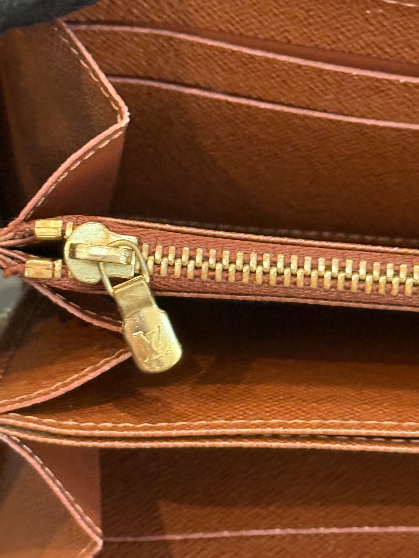 Zippy Long Wallet in Monogram with Dustbag 🗓️ Year: 2014