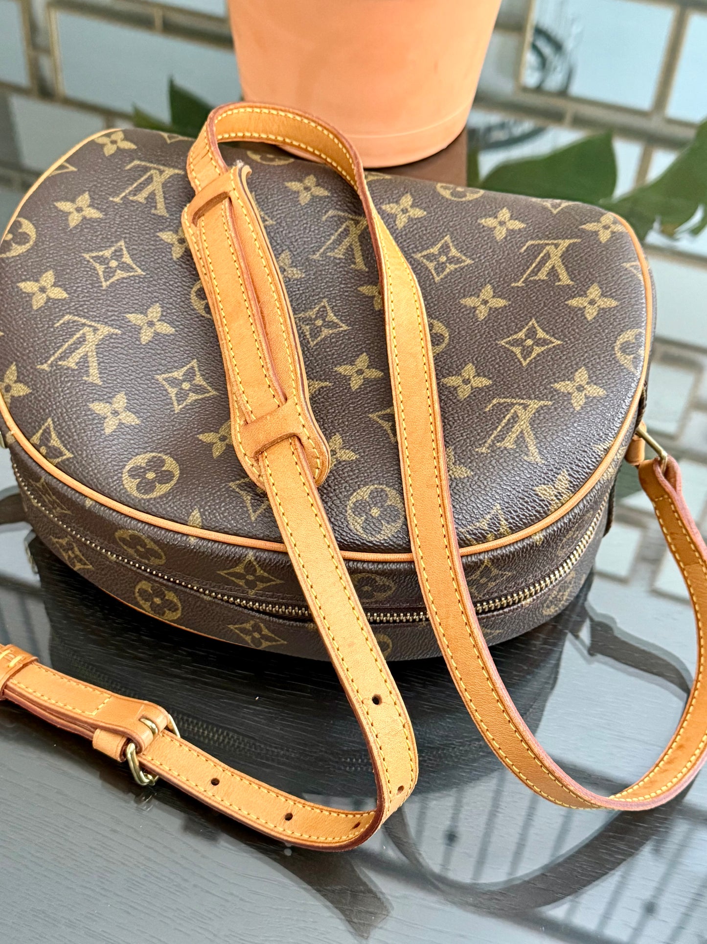 Blois Crossbody -🗓️ Year: 2000