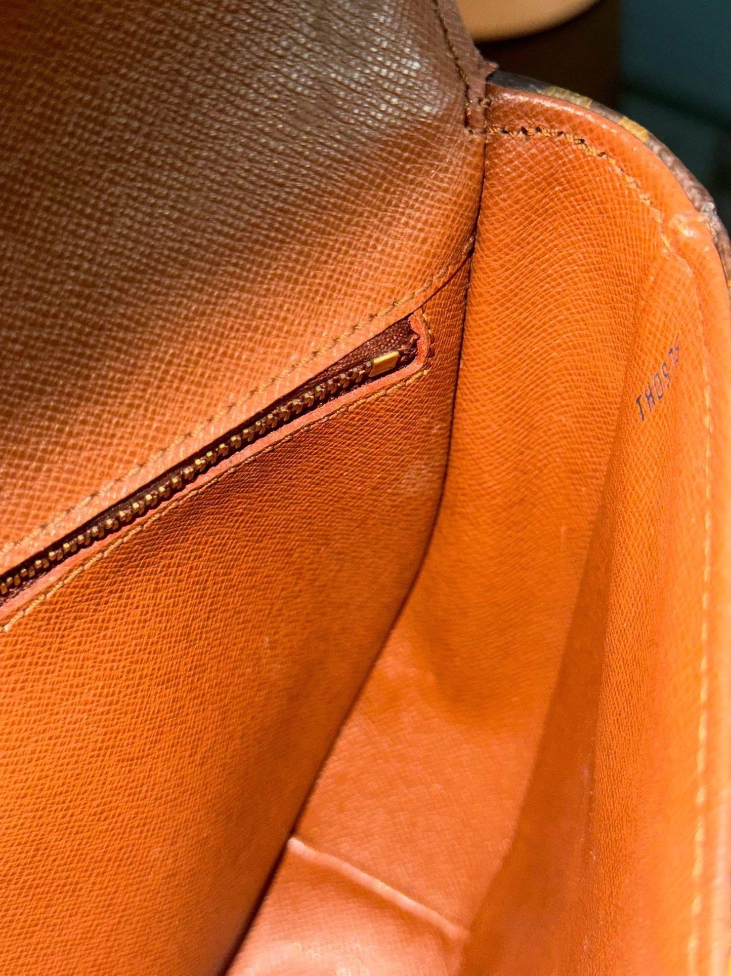 Chantilly MM Crossbody Bag 🌺 📅 Year: 1995