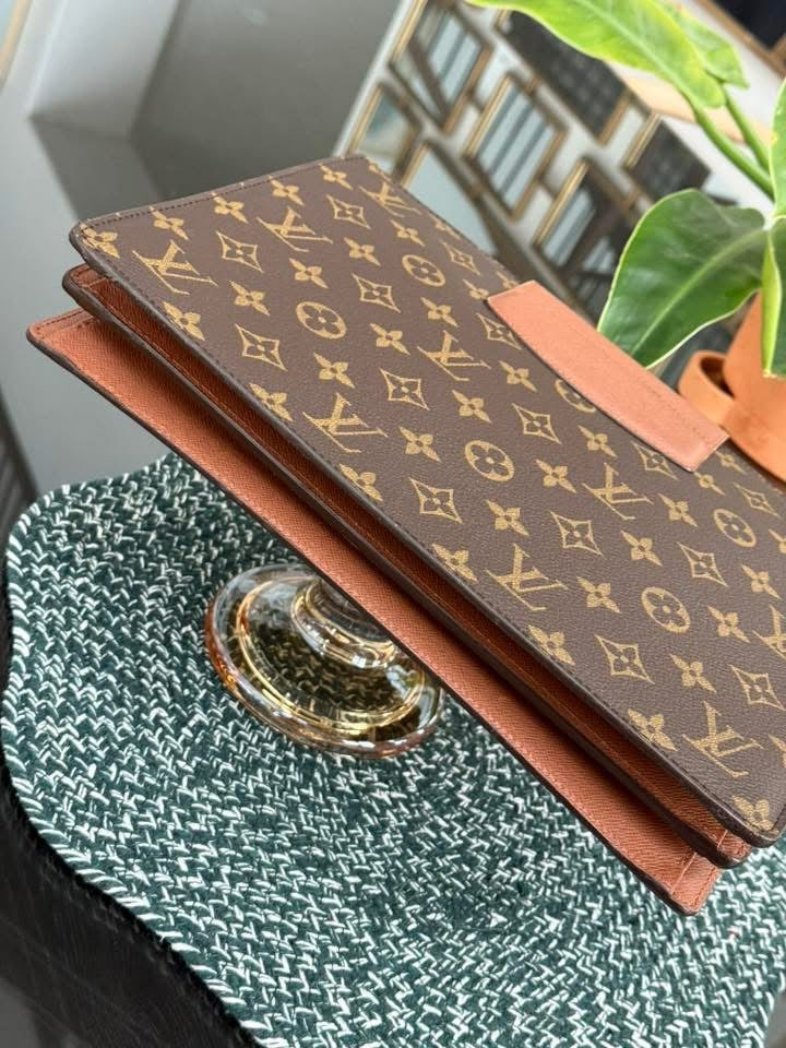 Courcelles Shoulder/ Crossbody bag 📅 Year: 1997