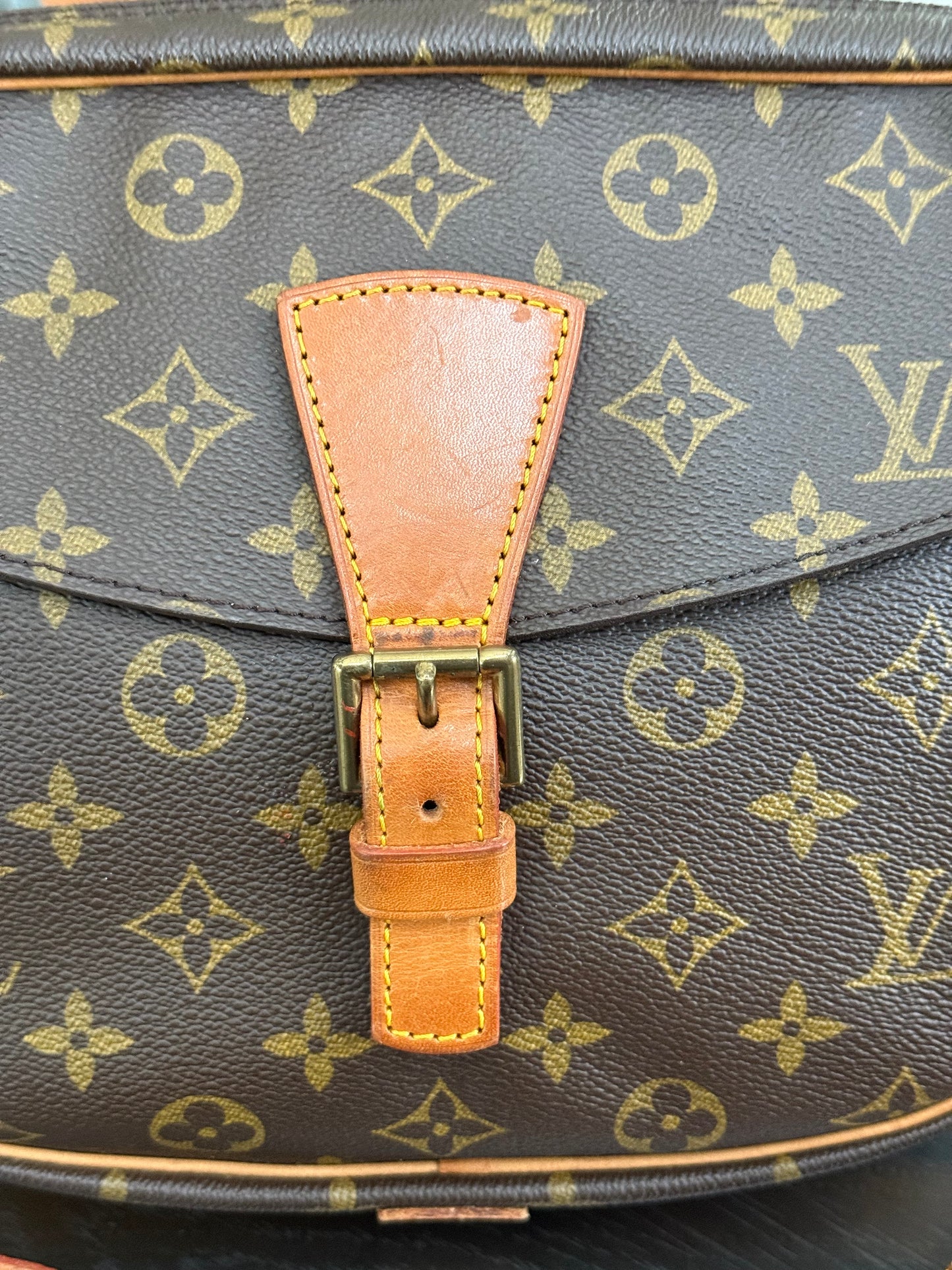 Jeaunefille GM Crossbody - 📅 Year: 1988