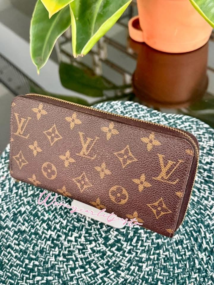 Monogram Zippy Long Wallet 🗓️ Year: 2009