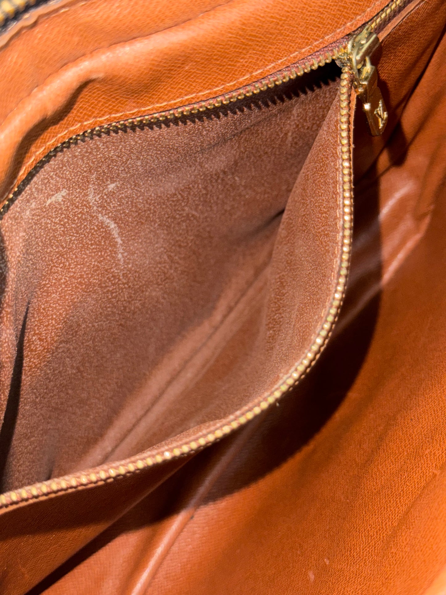 Jeaunefille GM Crossbody - 📅 Year: 1988