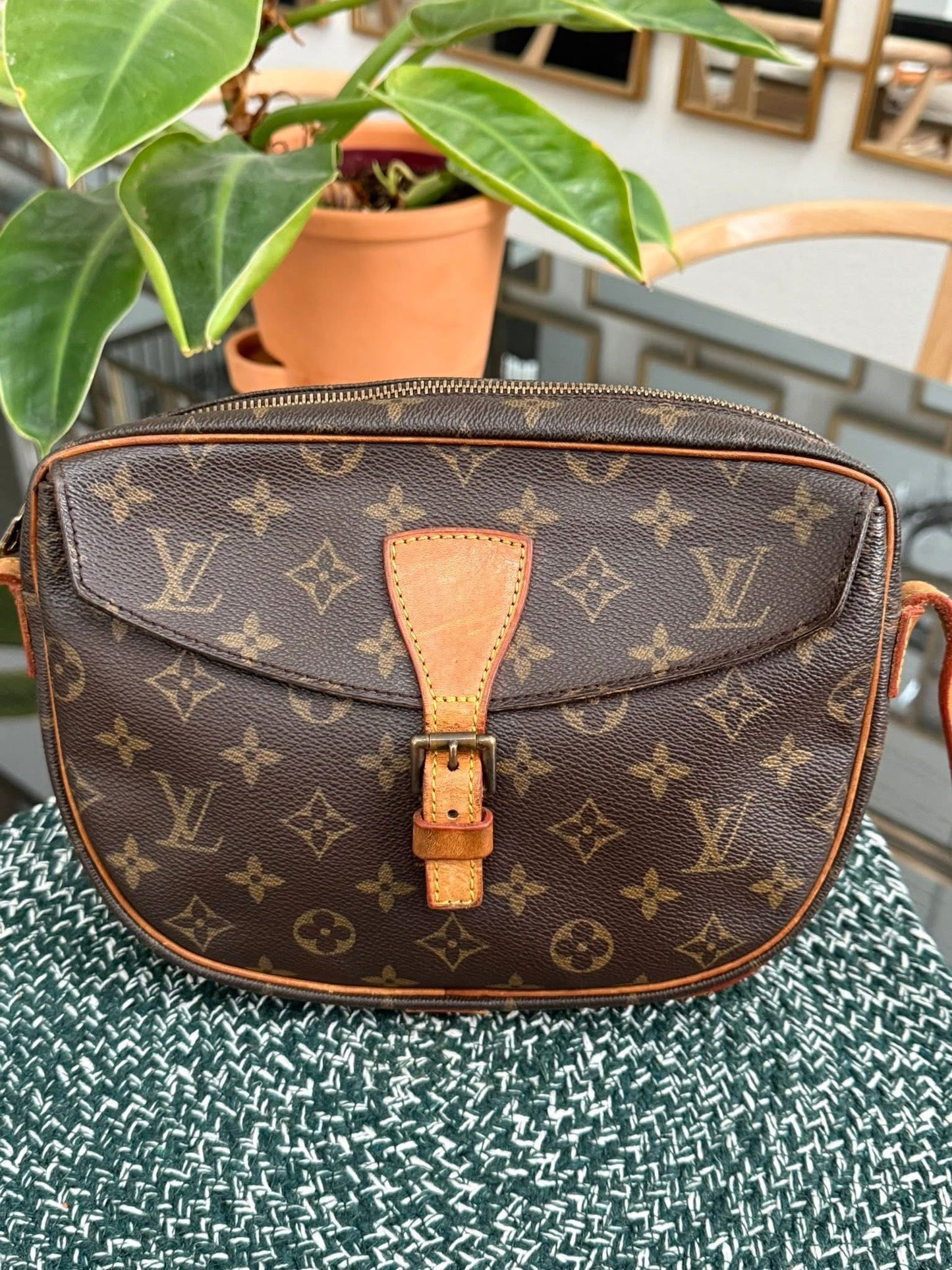 Jeaunefille MM Crossbody 📅 Year: 1989