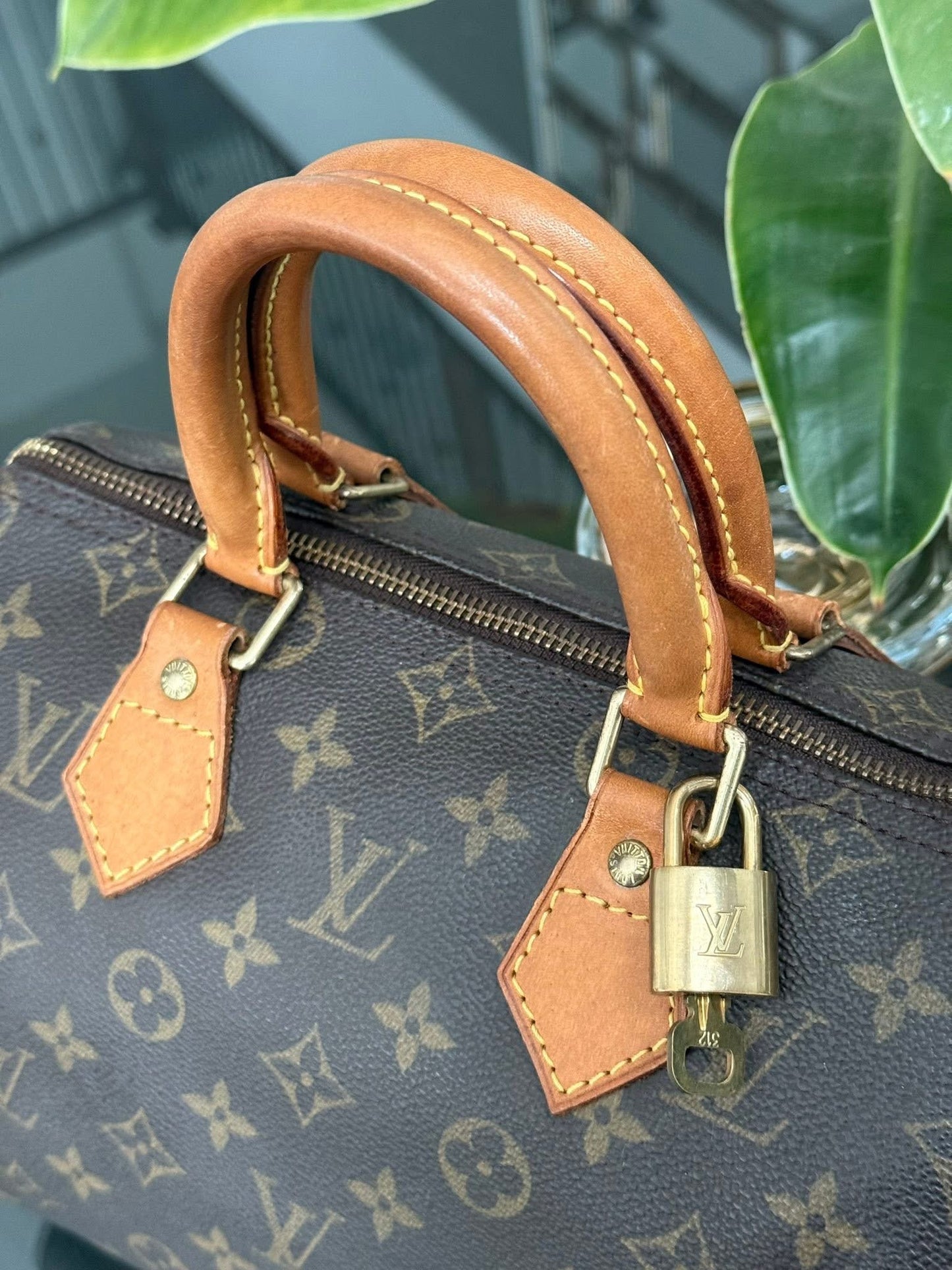 Speedy 25 in Monogram with Lock 🔐 and Key -🗓️ Year: 2000