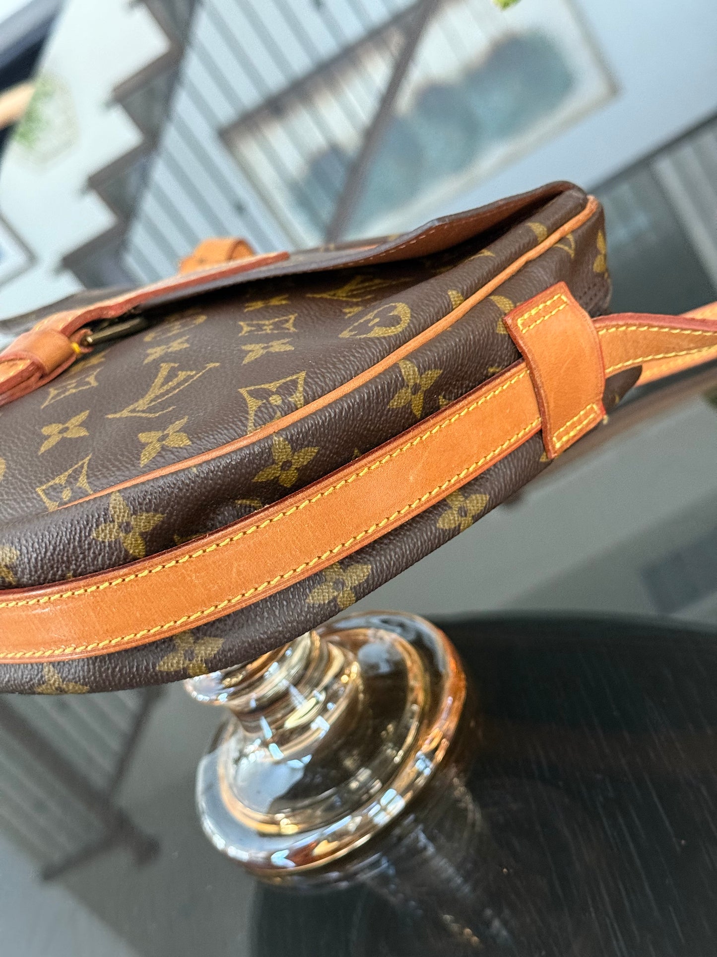 Jeaunefille GM Crossbody 📅 Year: 1989