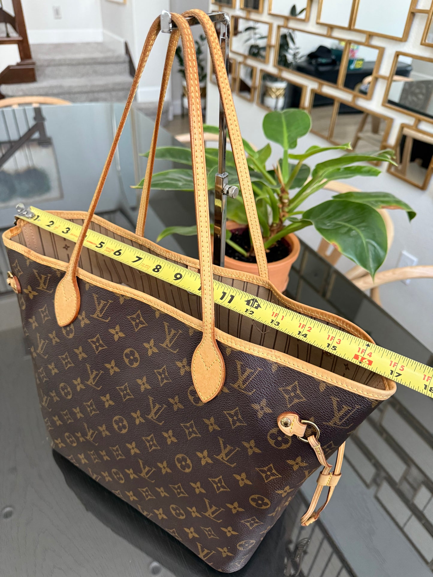 Neverfull MM in Monogram with Dustbag 🗓️ Year: 2007