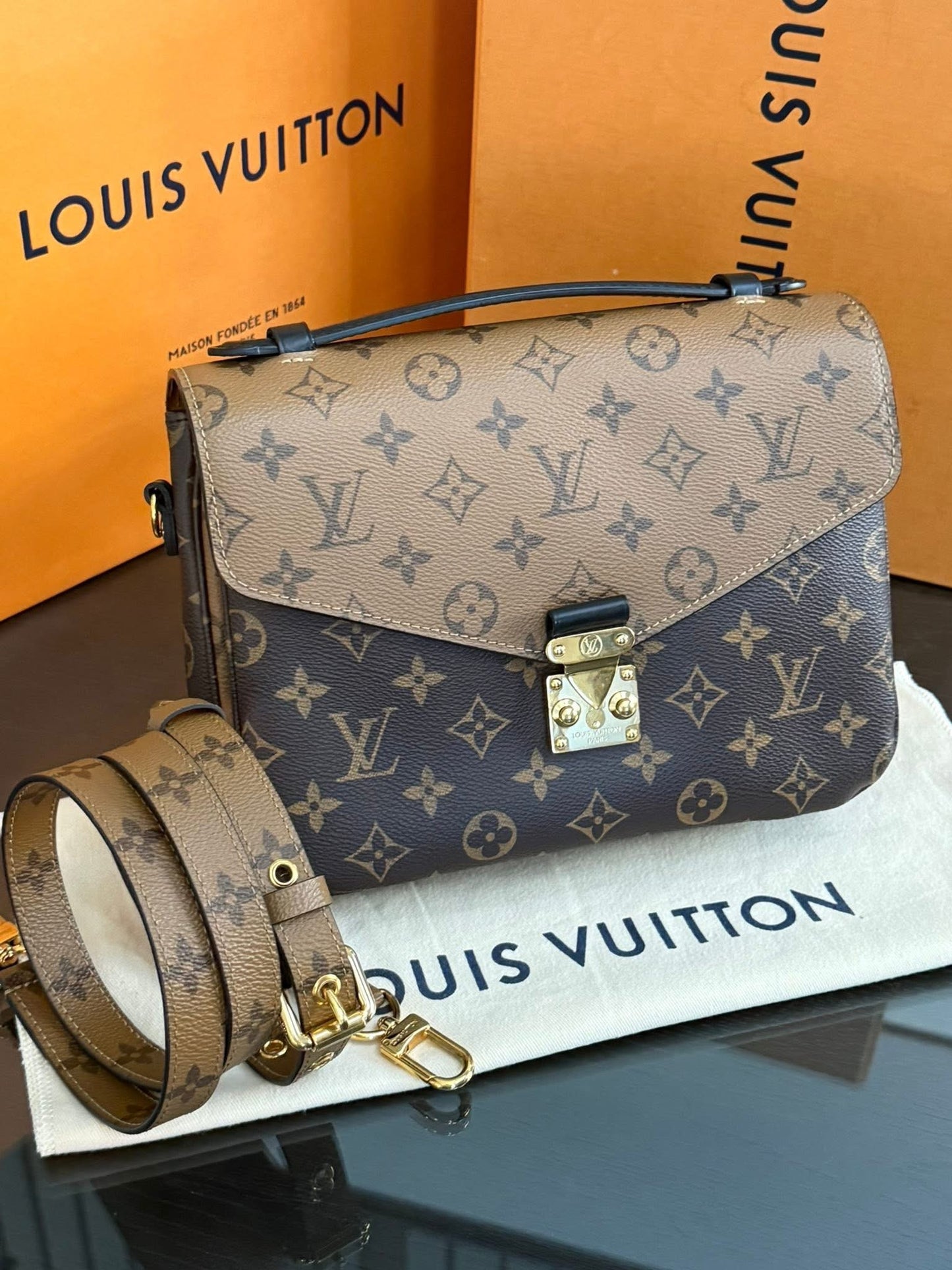 Pochette Metis Reverse in Monogram with Original Strap, Box, Dustbag and Paper bag 🗓️ Year 2019