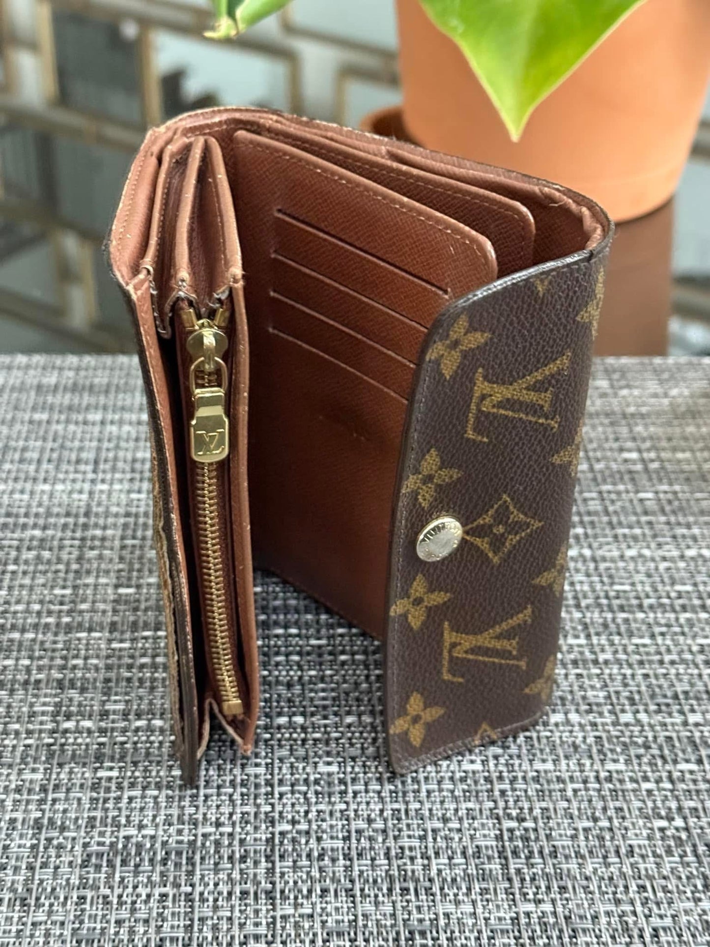Alexandra Wallet with 14 Cardholders 🗓️ Year: 2007