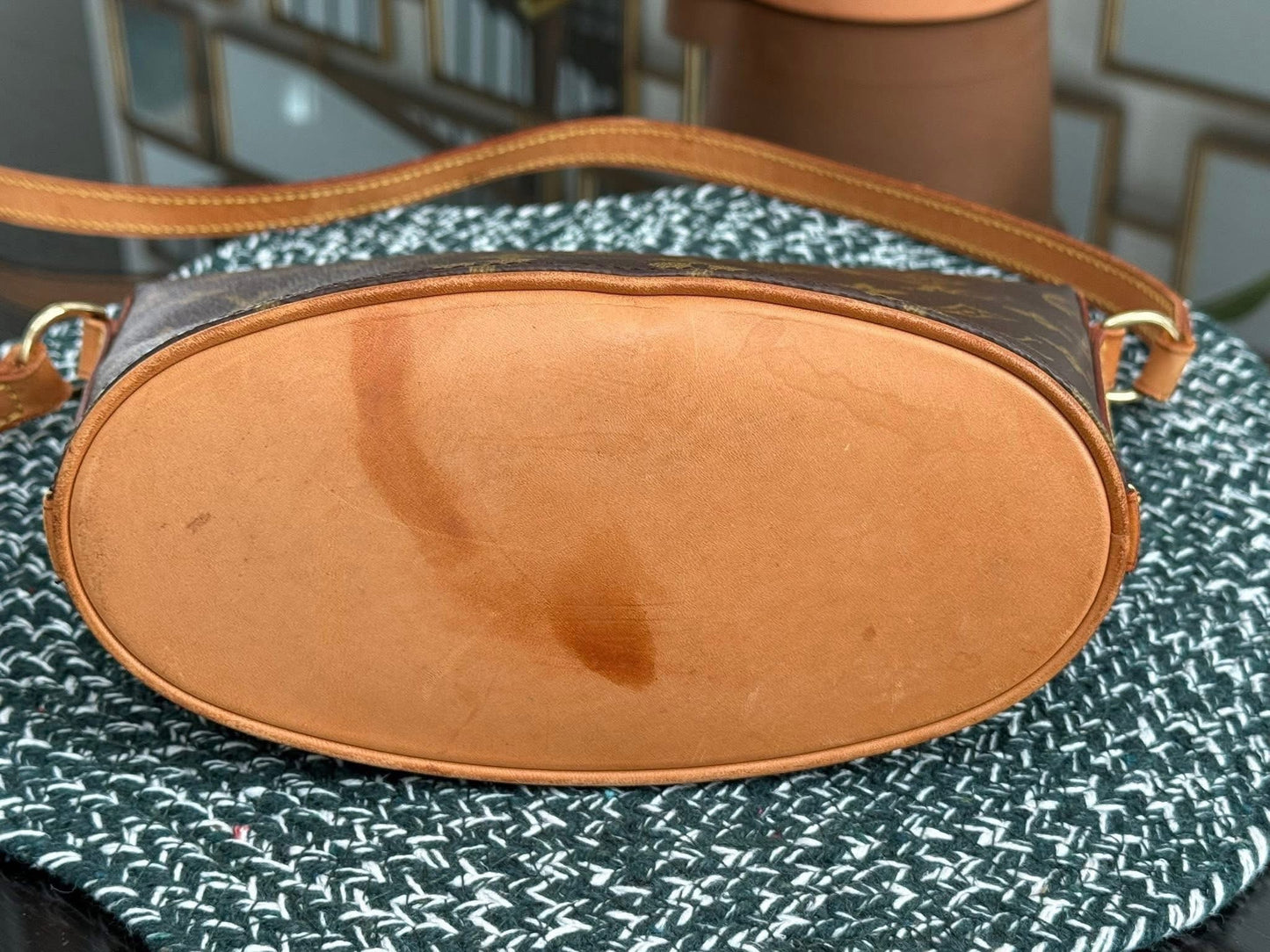 Drouot Crossbody-🗓️ Year: 2000