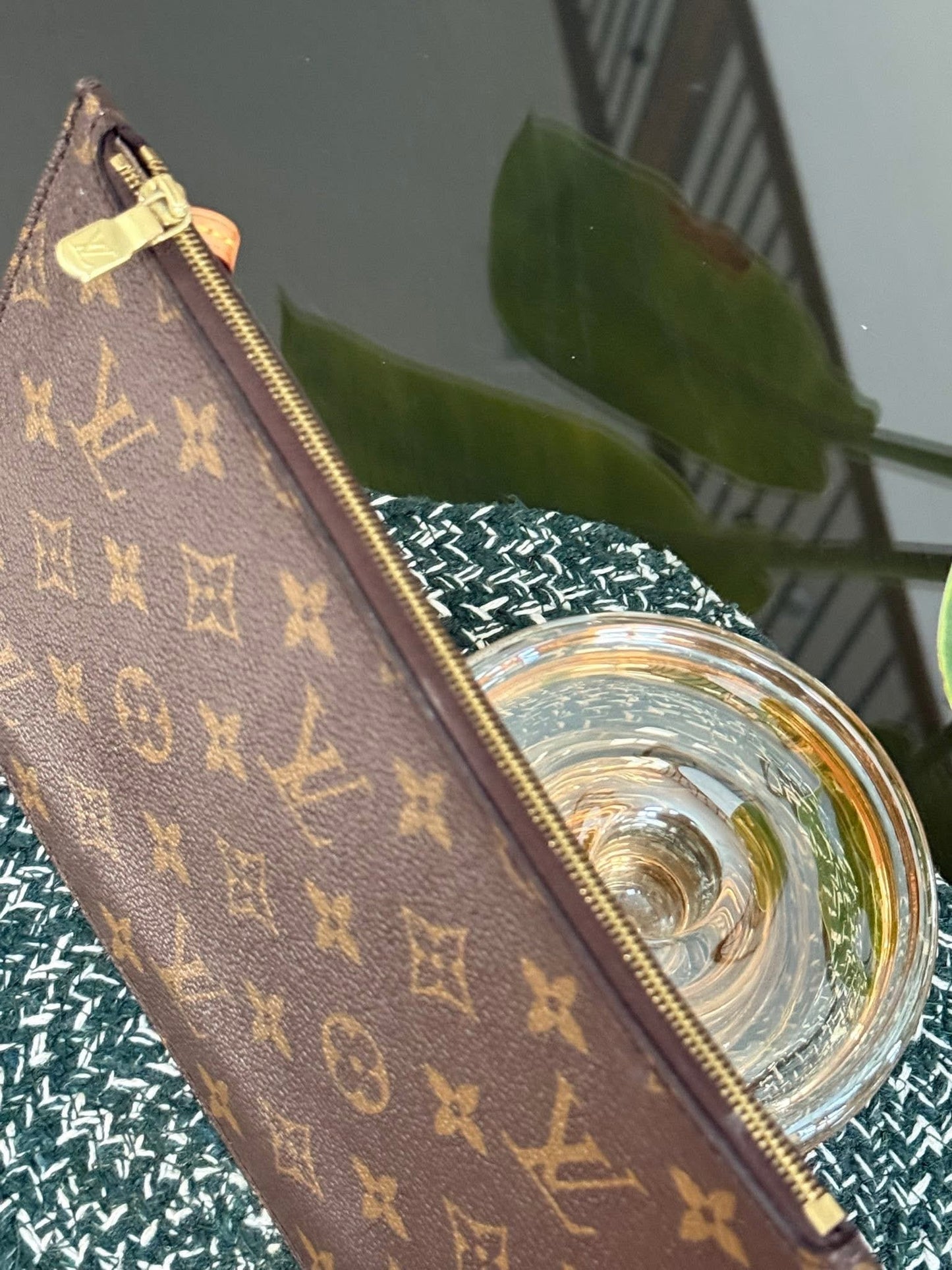 Neverfull MM/GM Pouch with Wriststrap 🗓️ Year: 2021