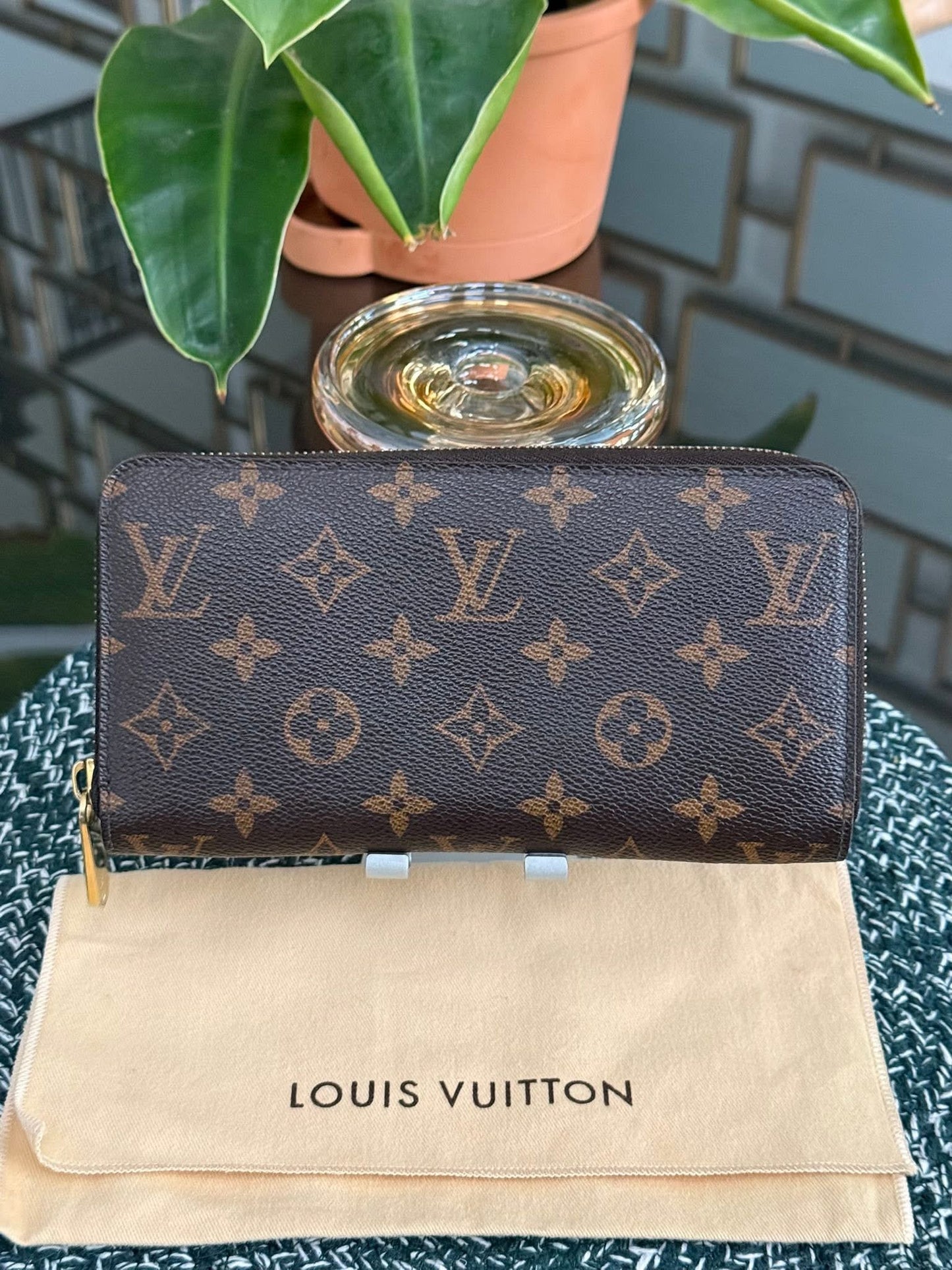 Zippy Long Wallet in Monogram with Dustbag 🗓️ Year: 2011