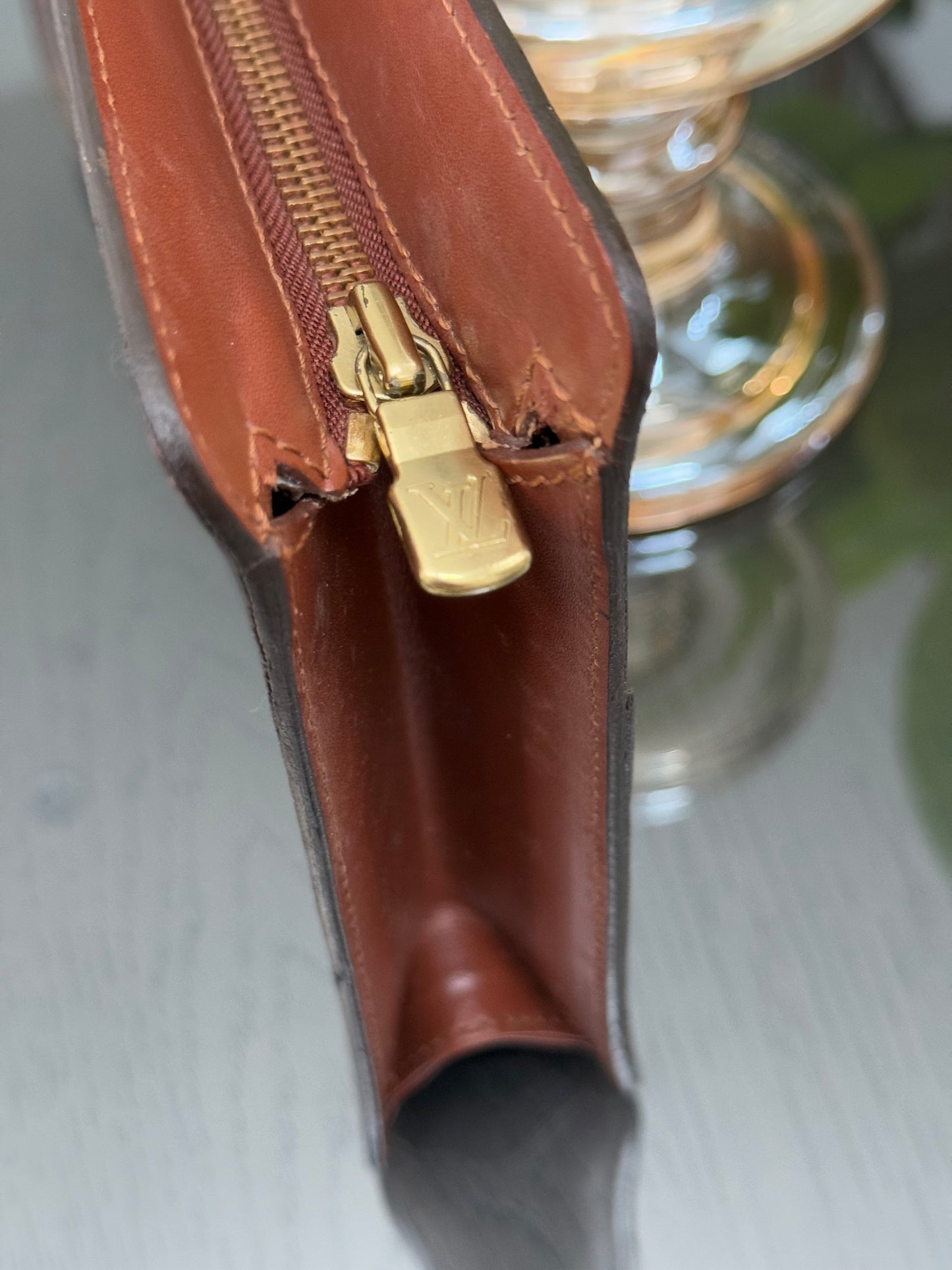 Pochette Homme with Generic Crossbody -🗓️ Year: 1995