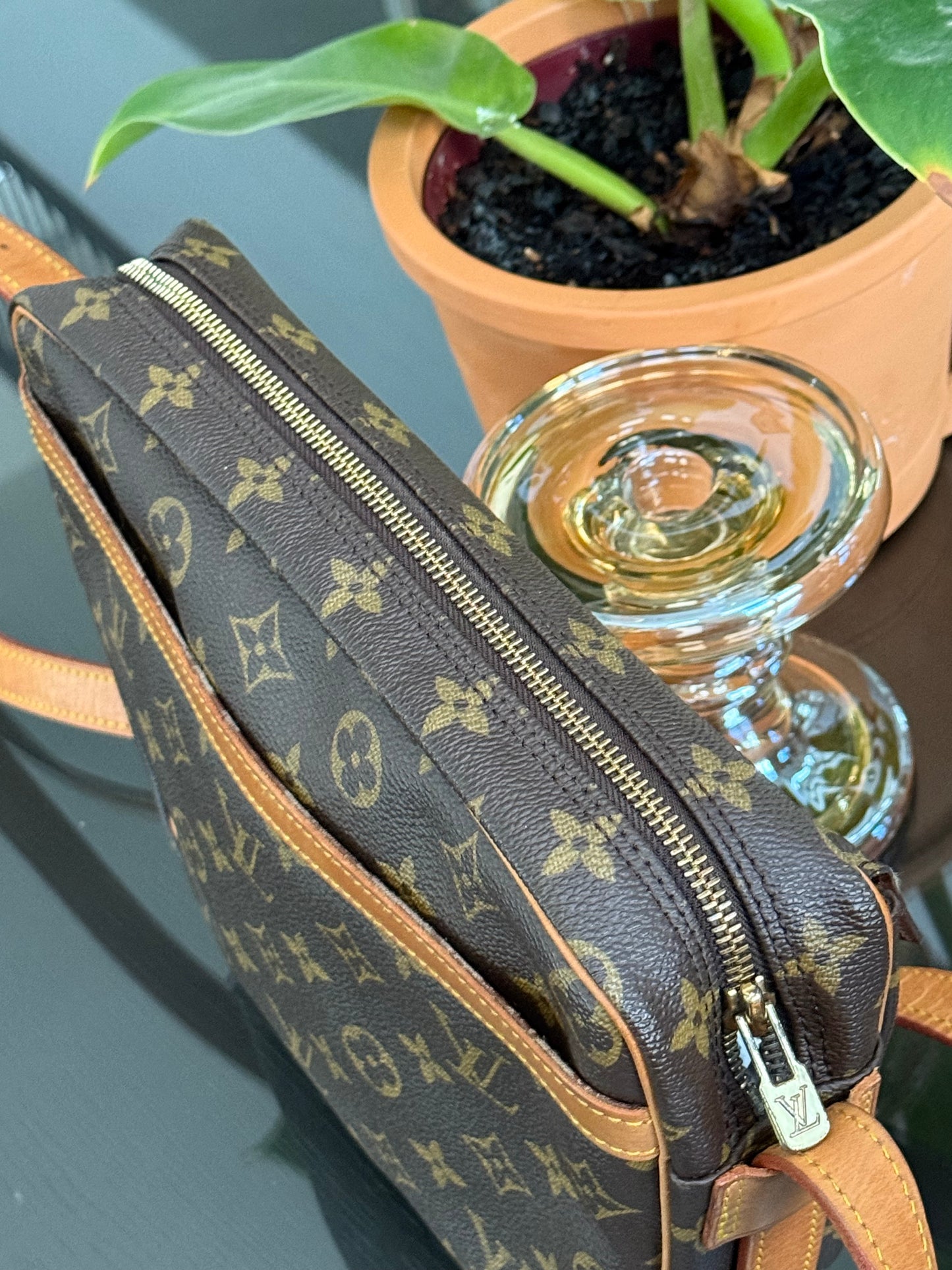Jeaunefille GM Crossbody - 📅 Year: 1988