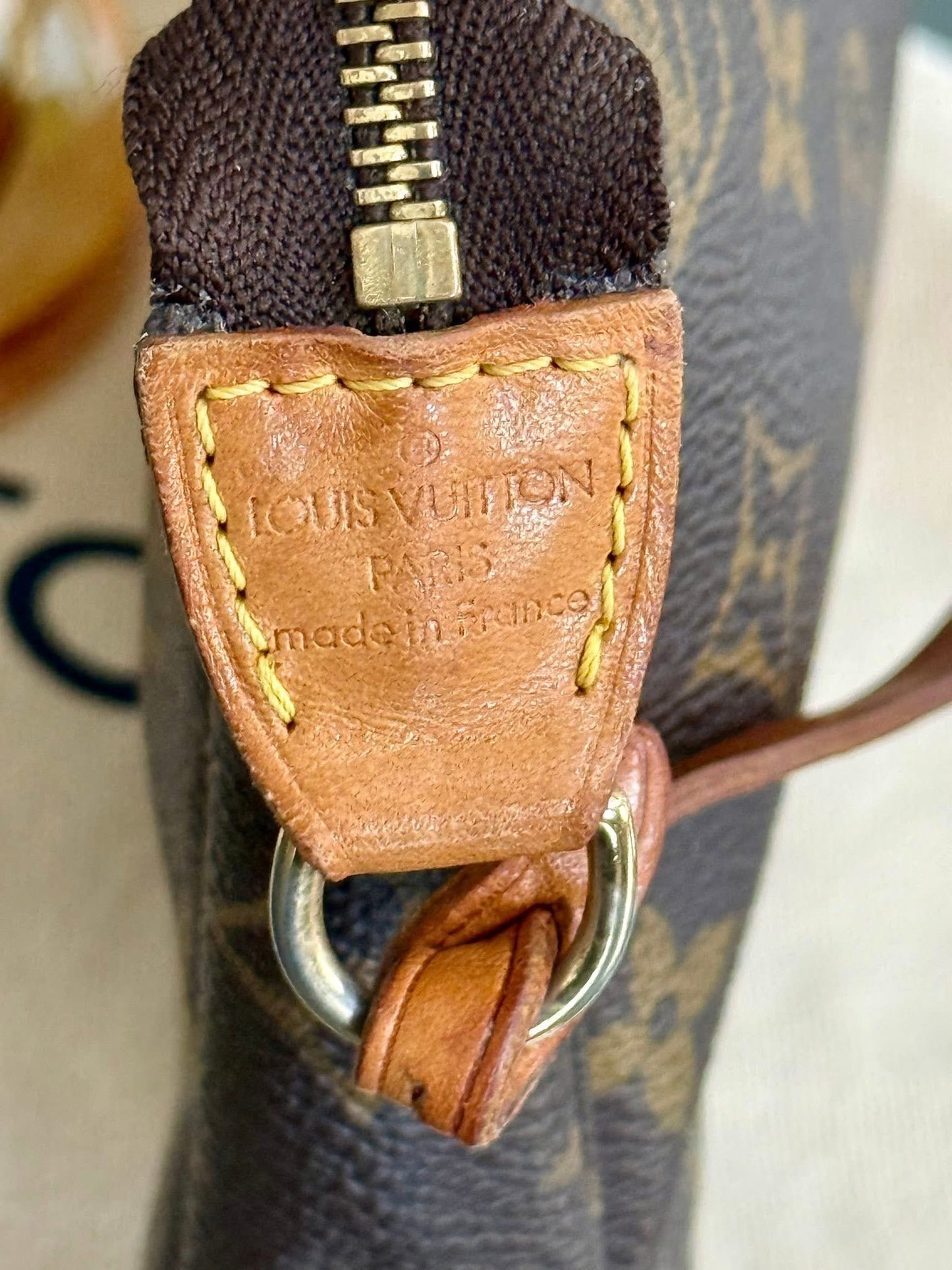 Pochette Accessories with Dustbag 📅 Year: 1999