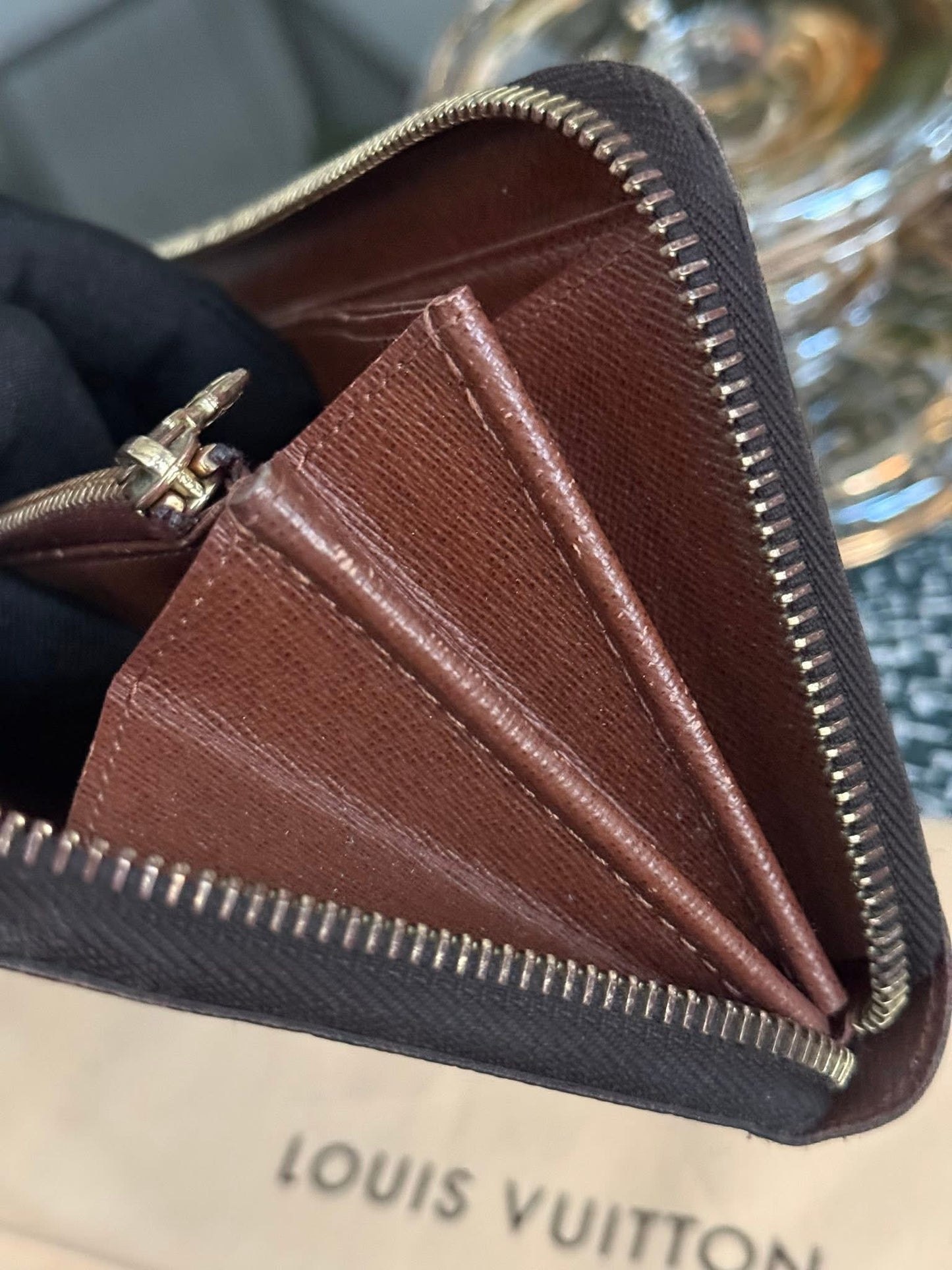 Zippy Long Wallet in Monogram with Dustbag 🗓️ Year: 2011