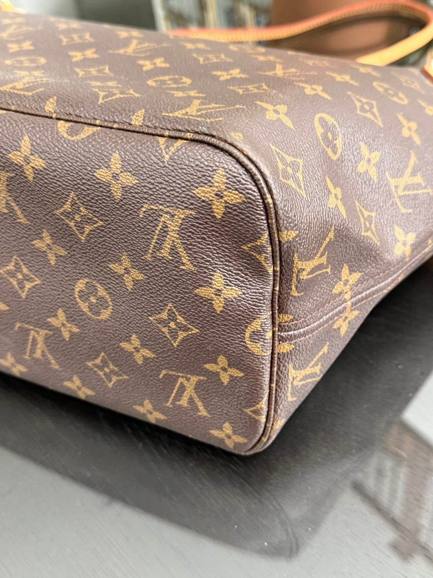 Neverfull MM in Monogram with Dustbag 📅 Year: 2007