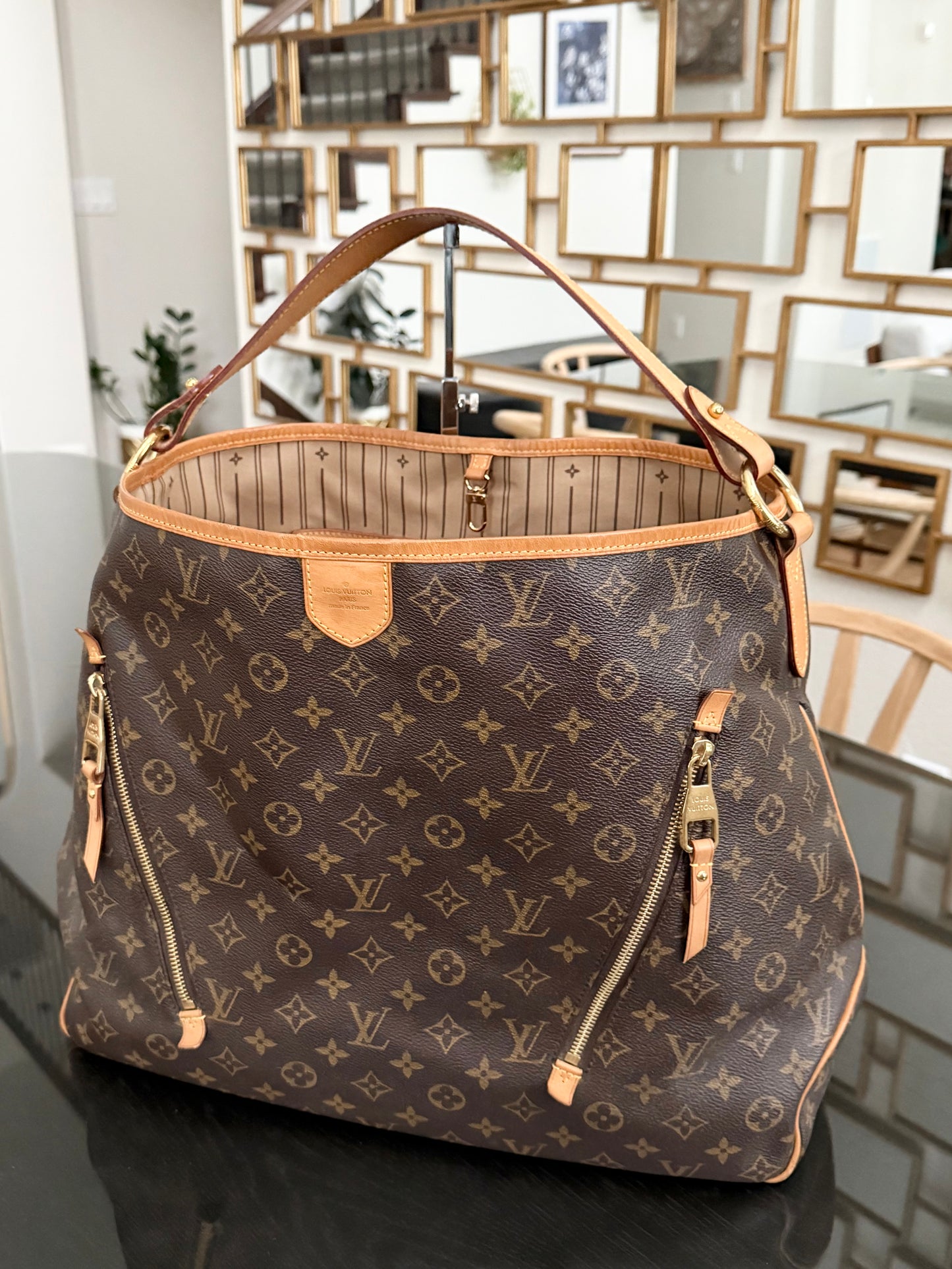 Delightful GM with Dustbag 🌹📅 Year: 2011