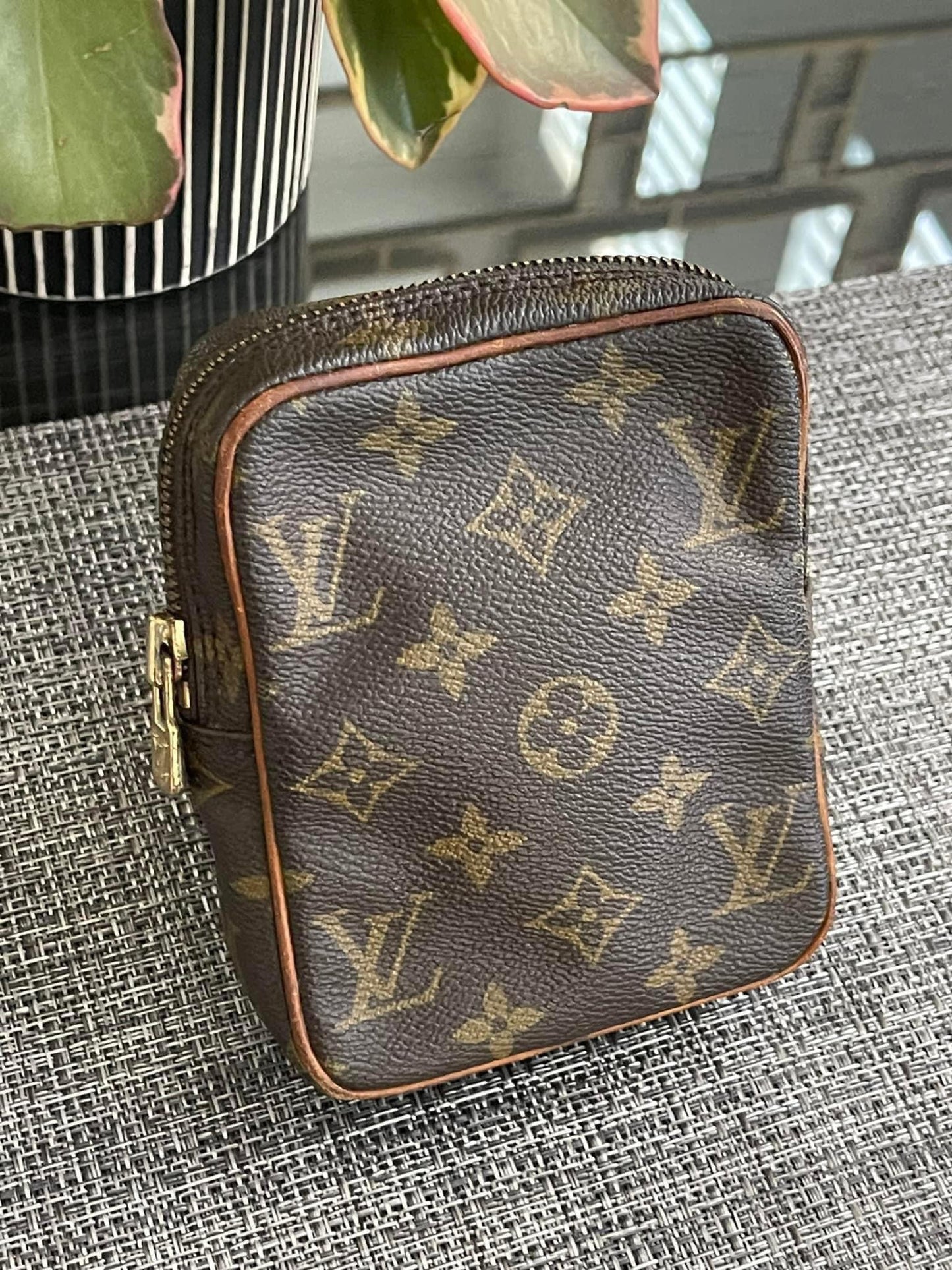 A Mini Vintage Trousse Pouch - 🗓️ Year: 1990