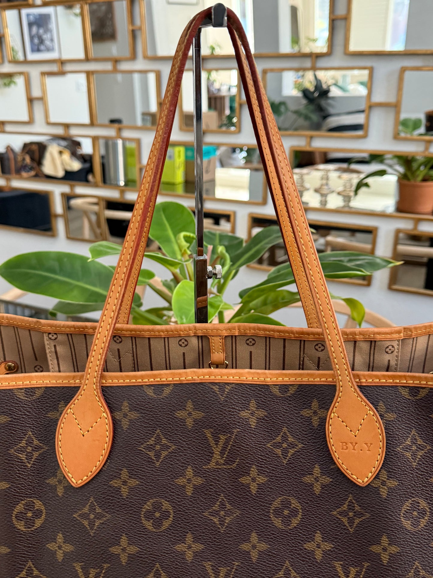 Neverfull GM with Dustbag and twilly -📅 Year: 2009